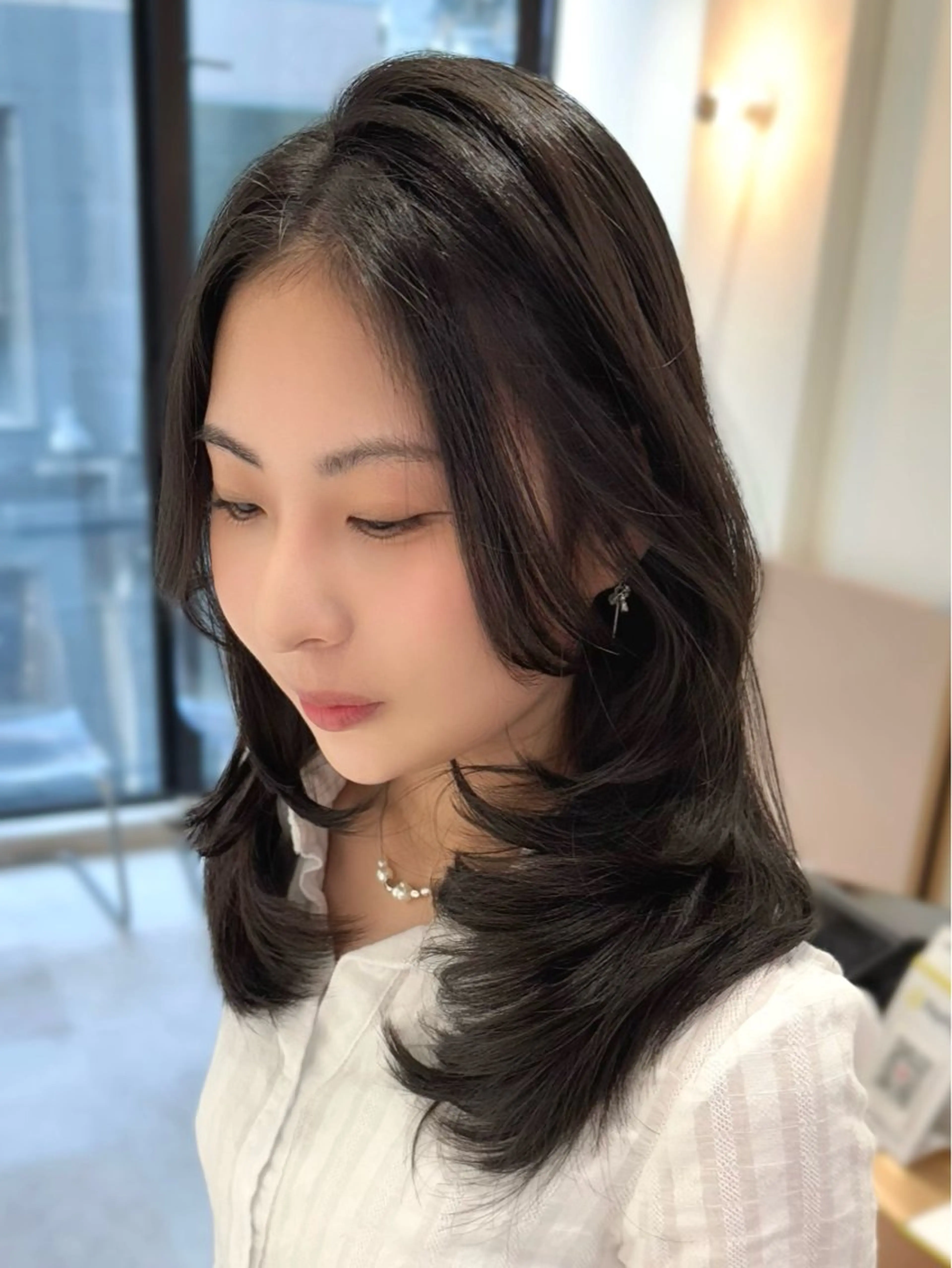 ミディアム ミディアムレイヤー かきあげバング レイヤーカット 難波/レイヤーカット zina【辻優也】のヘアスタイル