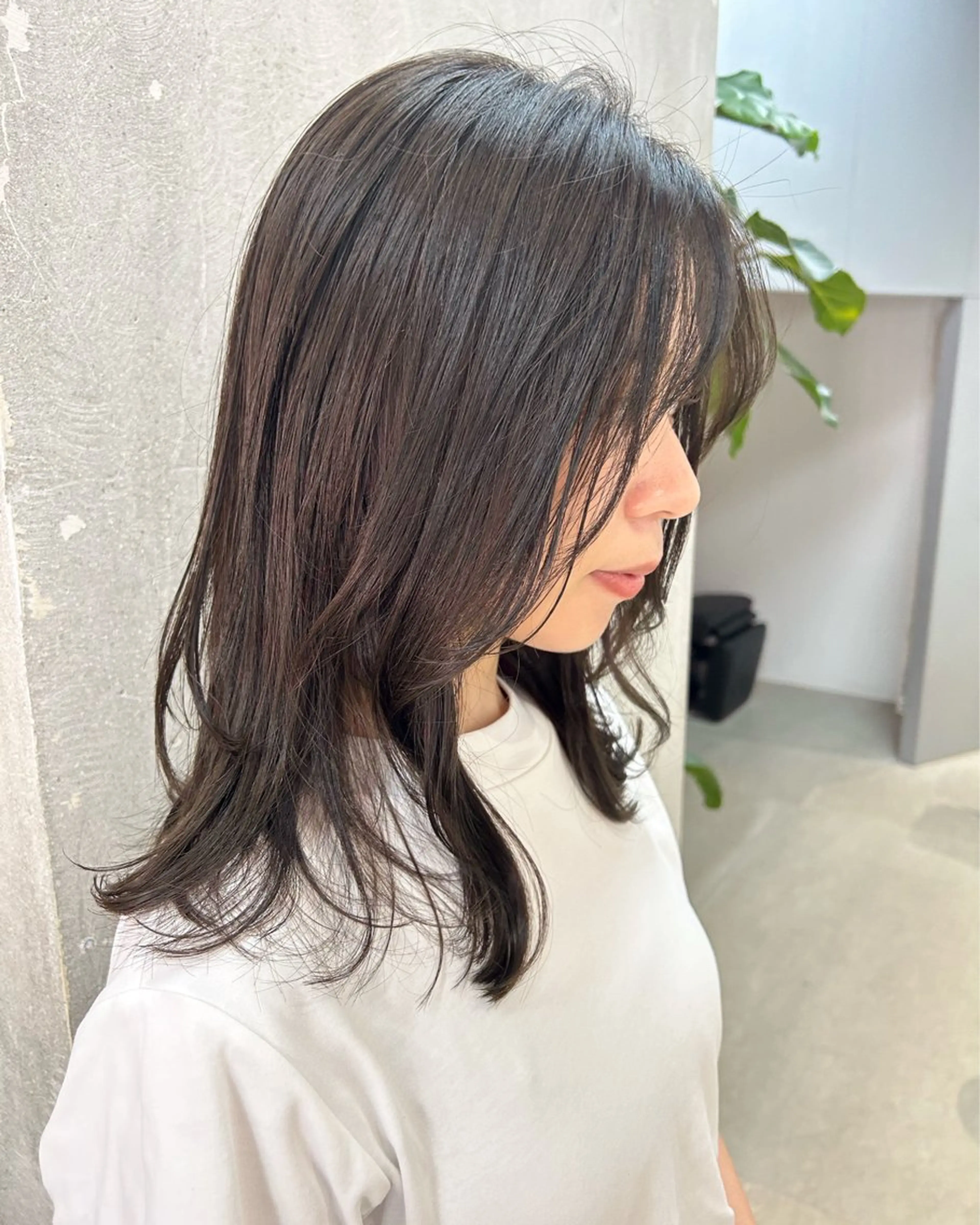 ミディアム カラー パーマ アッシュ アッシュグレー レイヤーカット Le/a谷町 野上幹太のヘアスタイル