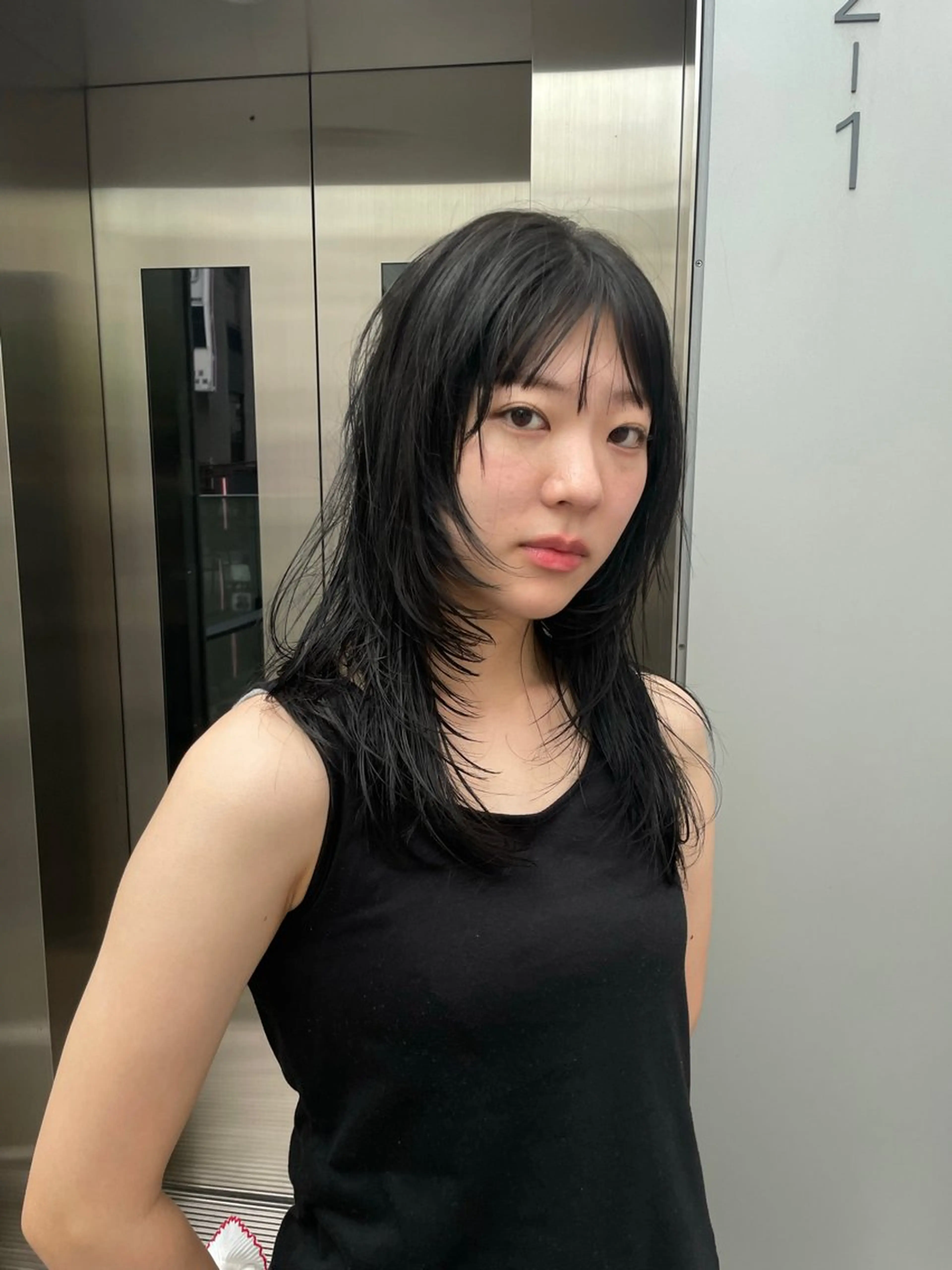 セミロング レイヤーカット シャギー NORA GINZA U所属・長山 海秀のヘアスタイル