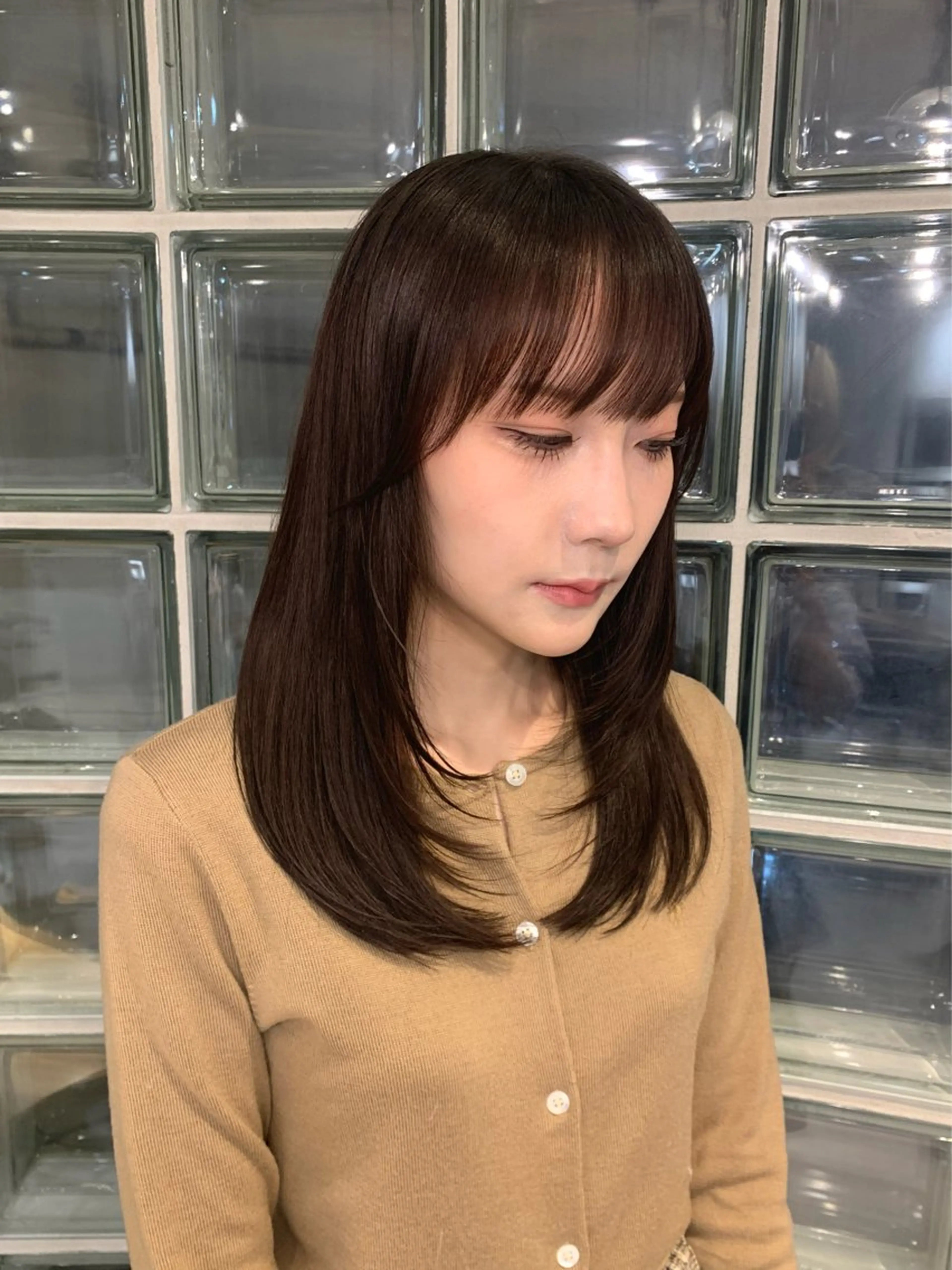 セミロング 顔まわりレイヤー 顔周りカット レイヤーカット カット クレハ :)のヘアスタイル