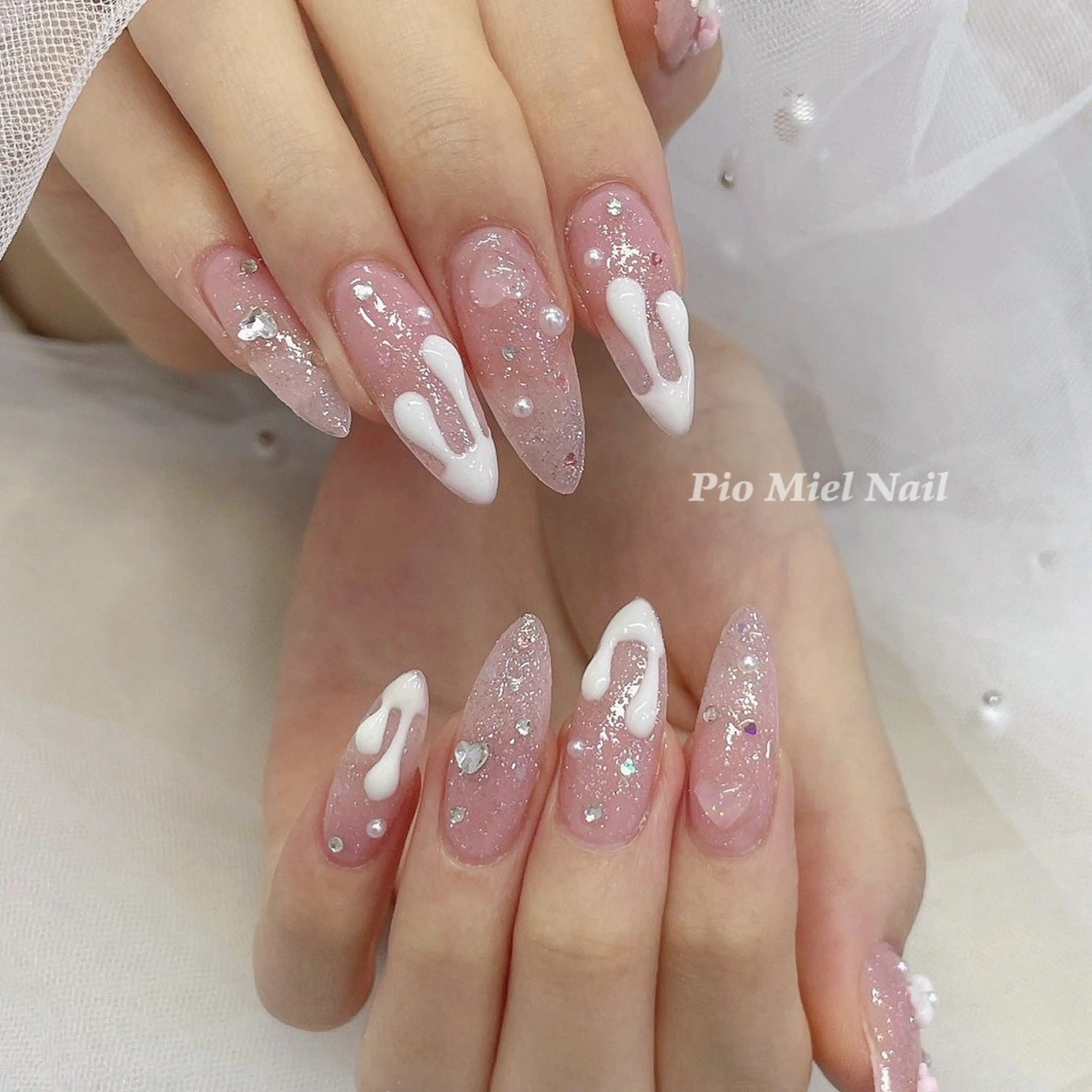 ネイル ガーリー ラメ(グリッター) ピンク ぷっくりネイル ホワイト ハンドネイル momo 長さだしのネイルデザイン