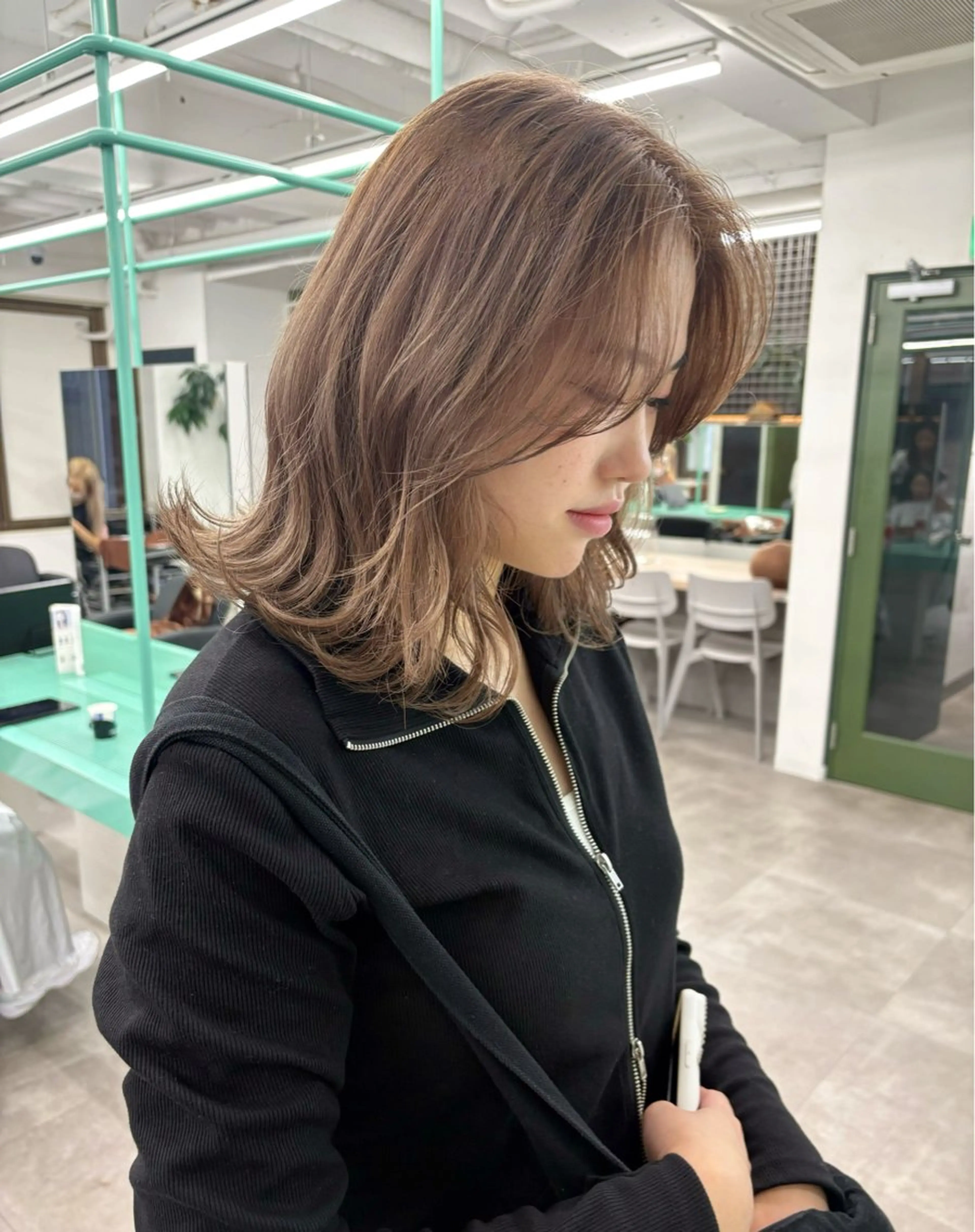 ミディアム ヘアカラー 綾乃／デザインカラー ／ハイトーン／ボブのヘアスタイル