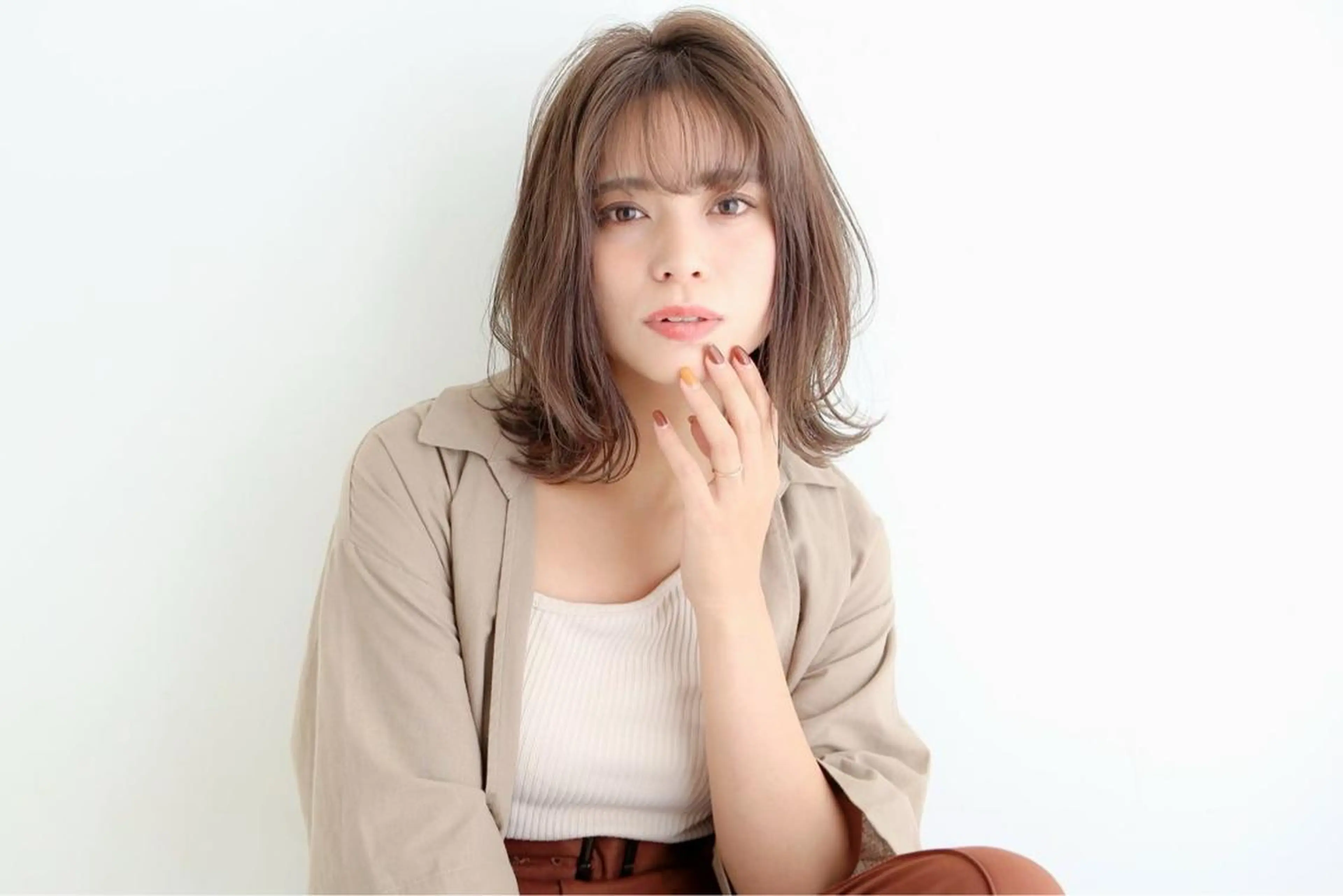 ミディアム ブリーチなしダブル/ レイヤーカット 小棹のヘアスタイル