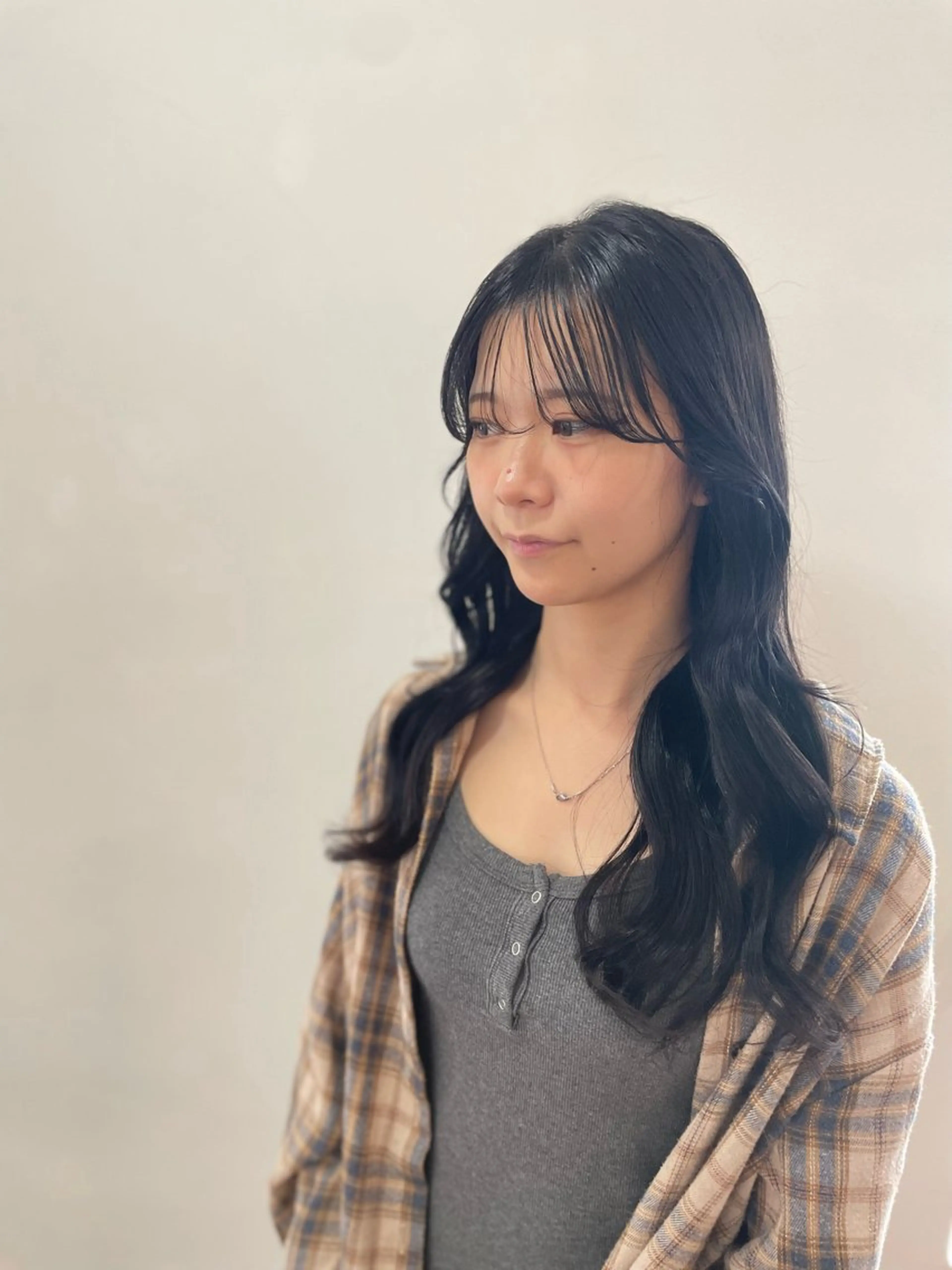 ロング カラー 黒髪 ブリーチ ケアブリーチ イヤリングカラー インナーカラー mopa所属・mopa_kaede 暖色カラー/ロングのヘアスタイル