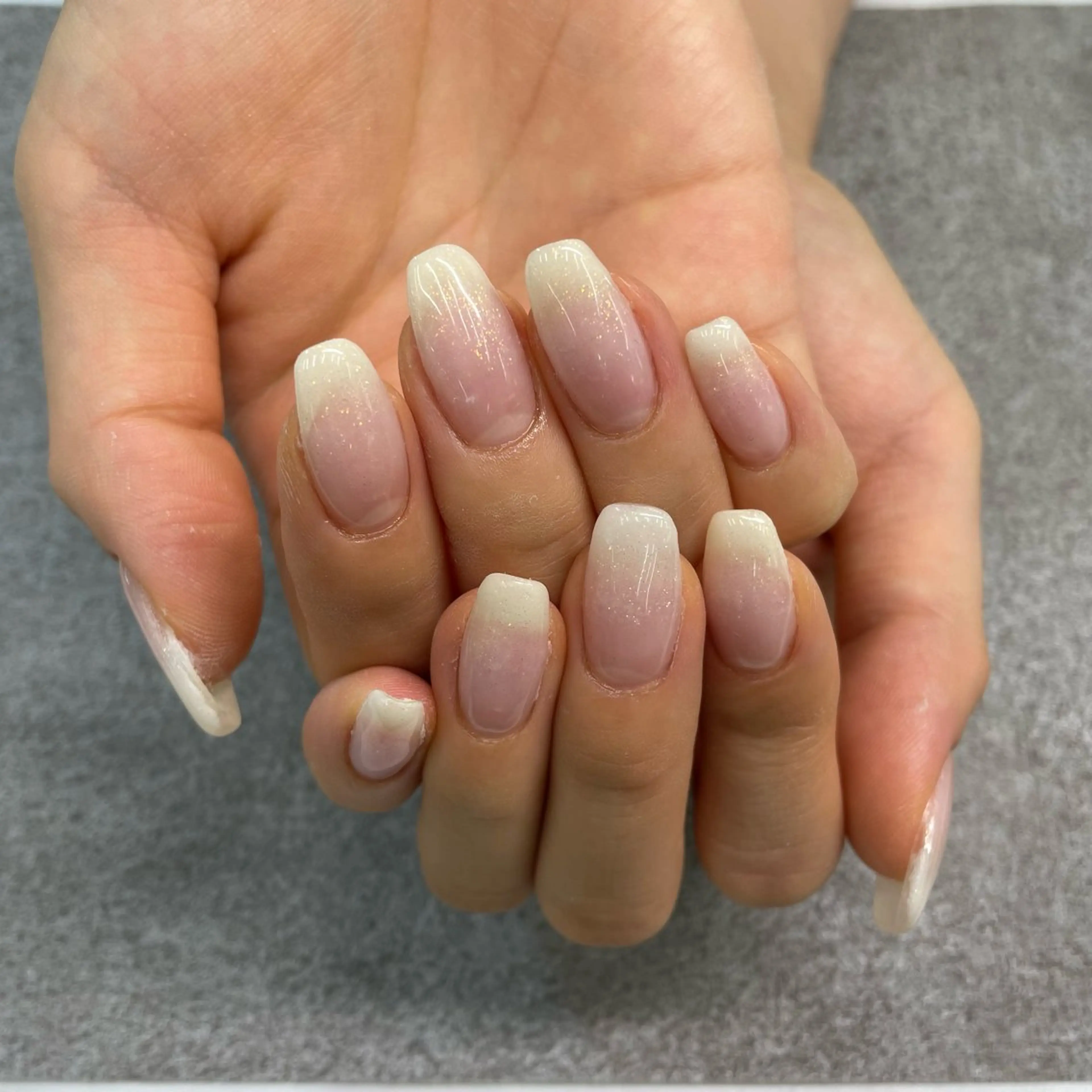 ネイル クリアネイル グラデーション MAXKELLY ANNAのネイルデザイン