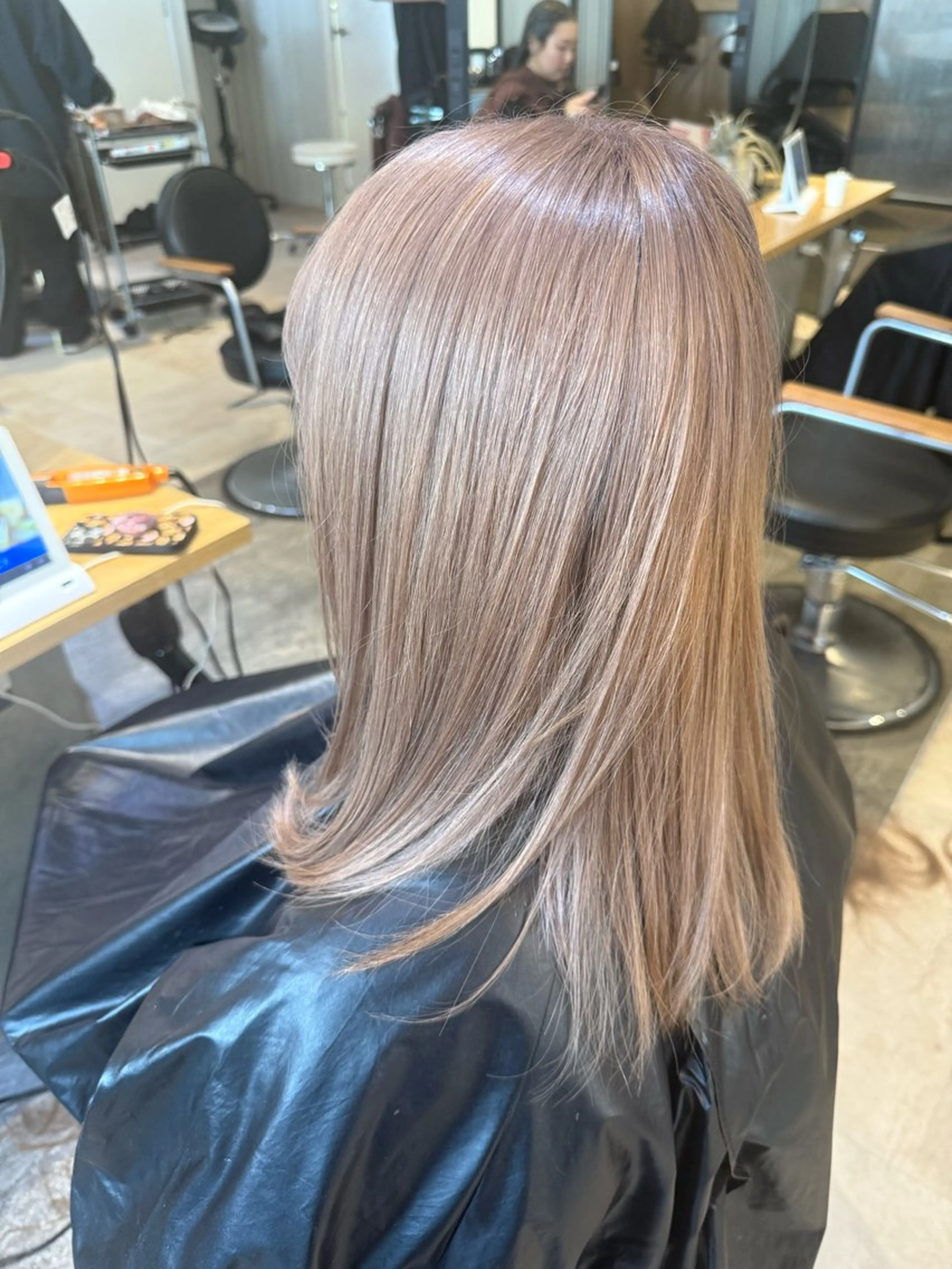 セミロング カット ヘアカラー La fith hair sept 銀座店所属・KOGA／ パーマモデル募集のヘアスタイル