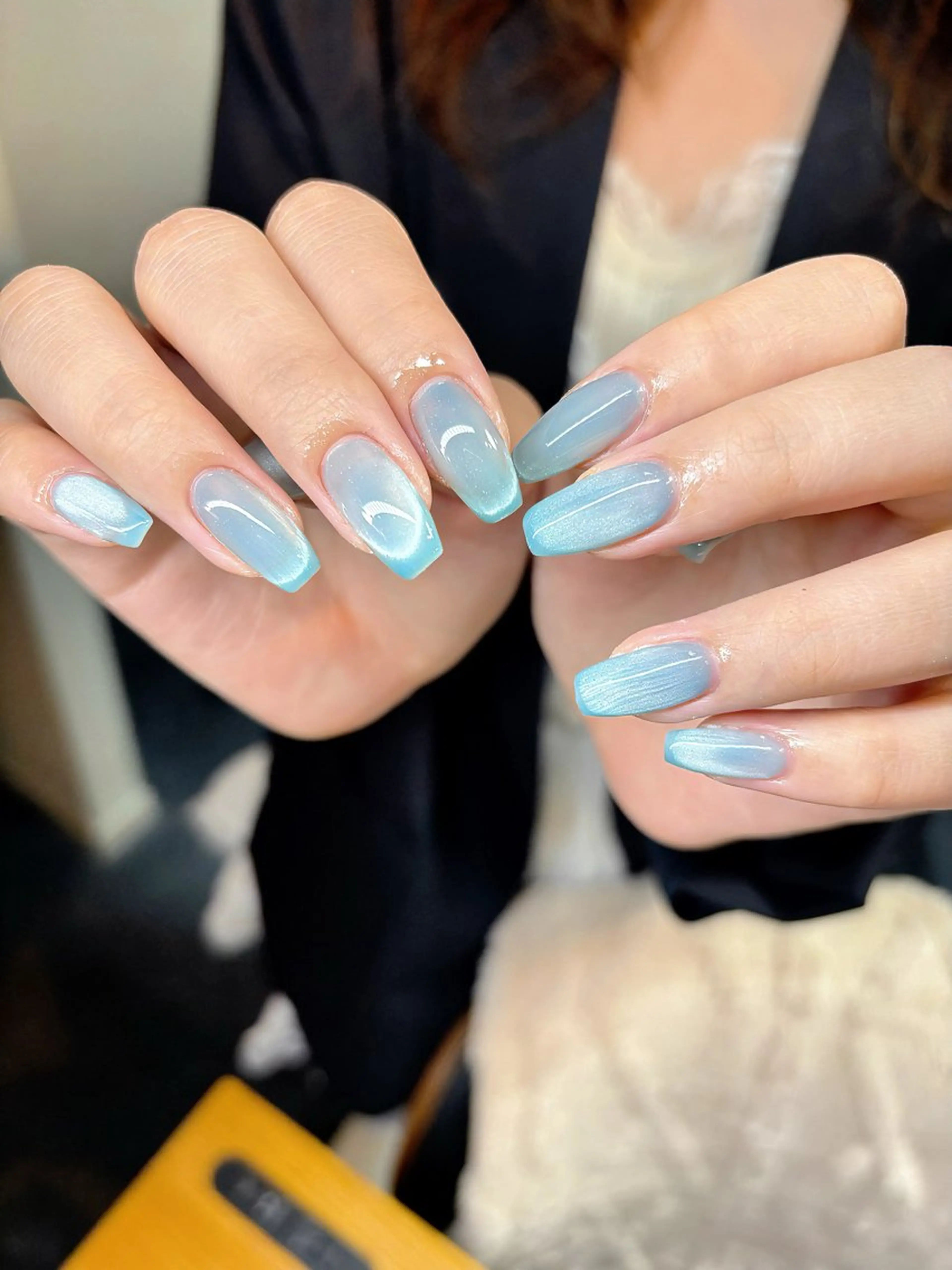 ネイル 氷ネイル・うるうるネイル 水色 マグネットネイル シンプルネイル ハンドネイル ハンドケア 🎀NAIL🎀 AI🪄︎︎◝✩のネイルデザイン