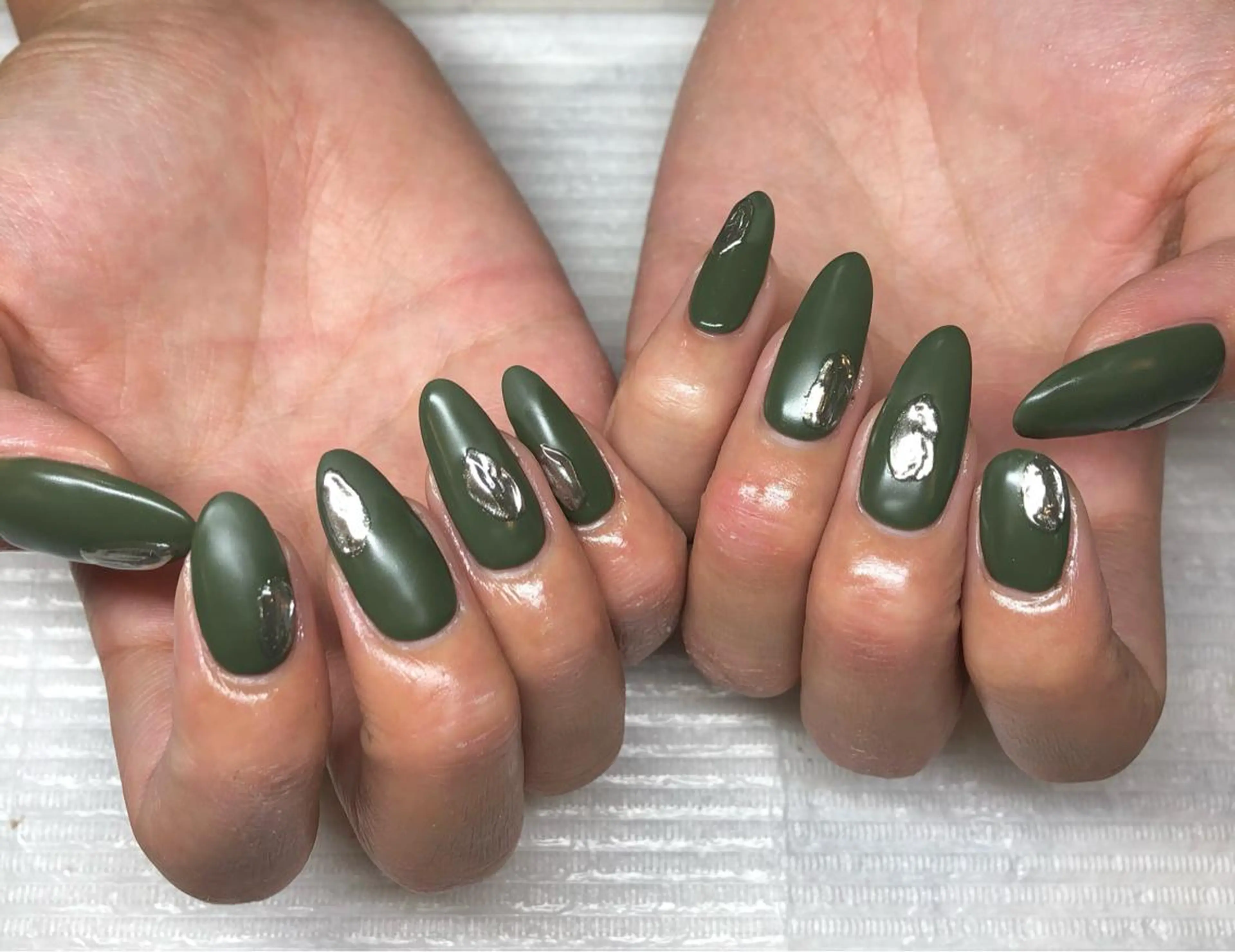 ネイル おそろいネイル マットネイル ミラーネイル シルバー いちじゅう あおいのネイルデザイン