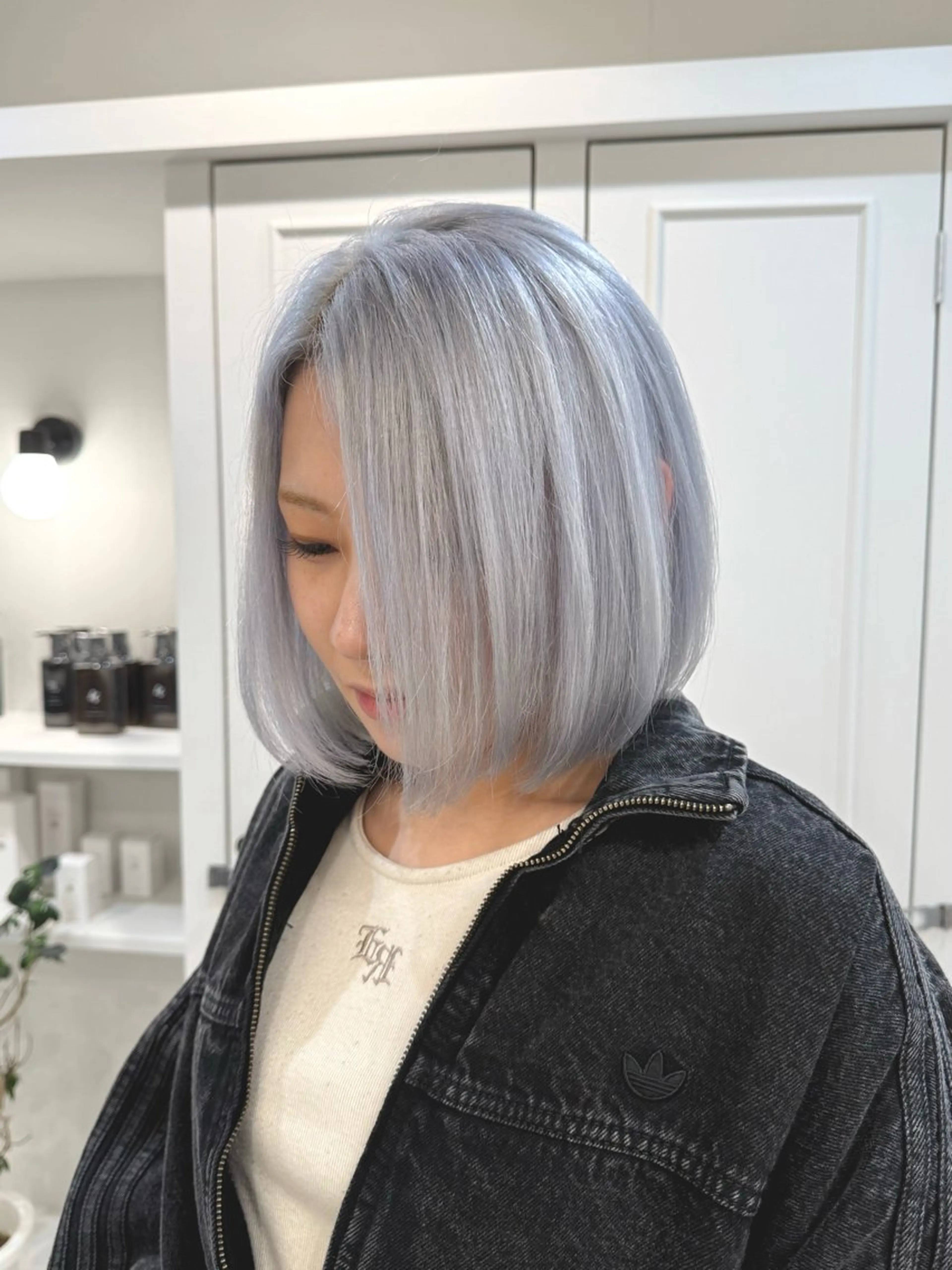 ショート カラー ヘアアレンジ ショートボブ ブリーチ ケアブリーチ シルバー ホワイトシルバー カット ヘアカラー SALOWIN京都河原町Suite店所属・外国人風レイヤー/ ハイトーンSHUのヘアスタイル