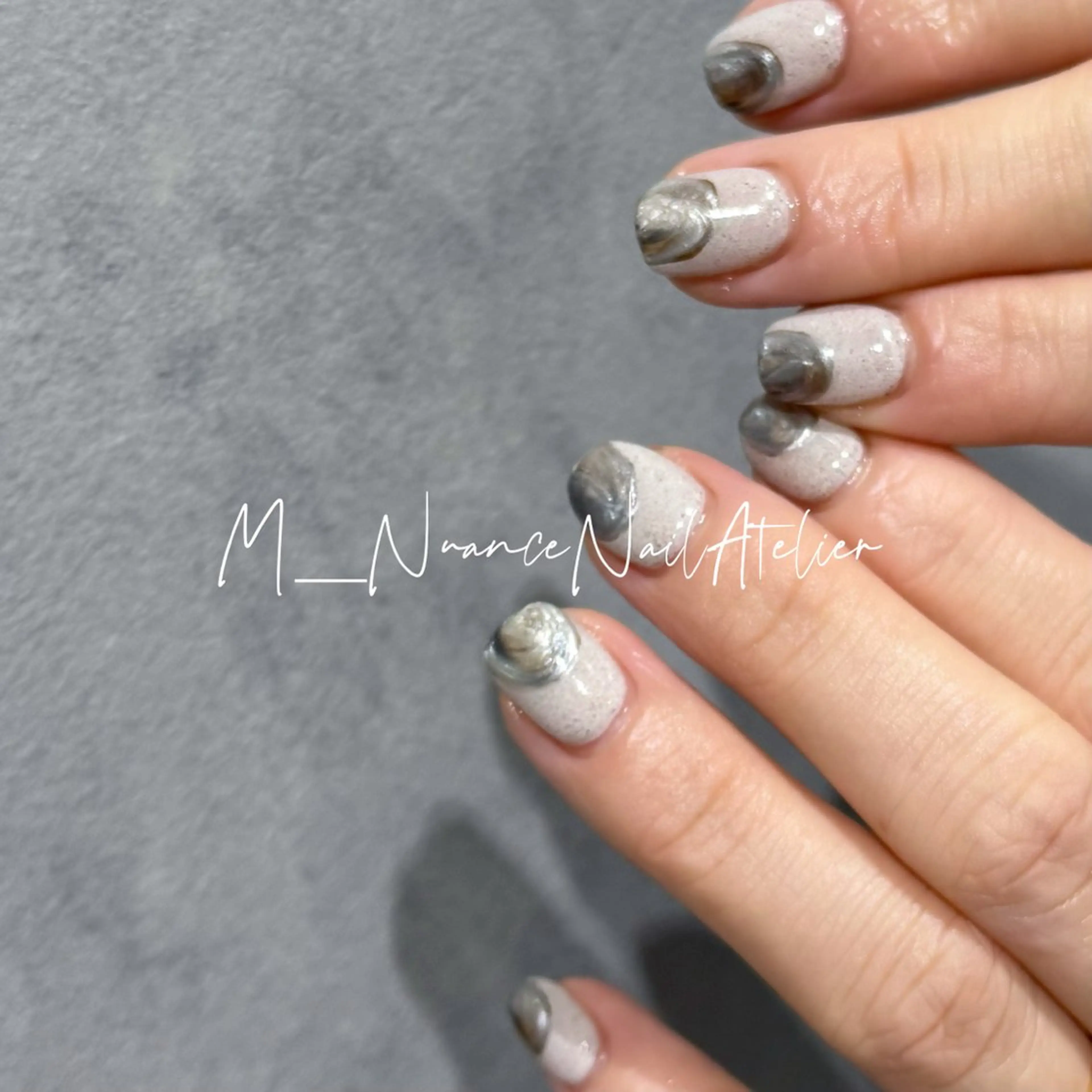 ネイル マグネットネイル ニュアンスネイル オフィスネイル シンプルネイル GO TODAY横浜Solace店所属・M___nail atelierのネイルデザイン