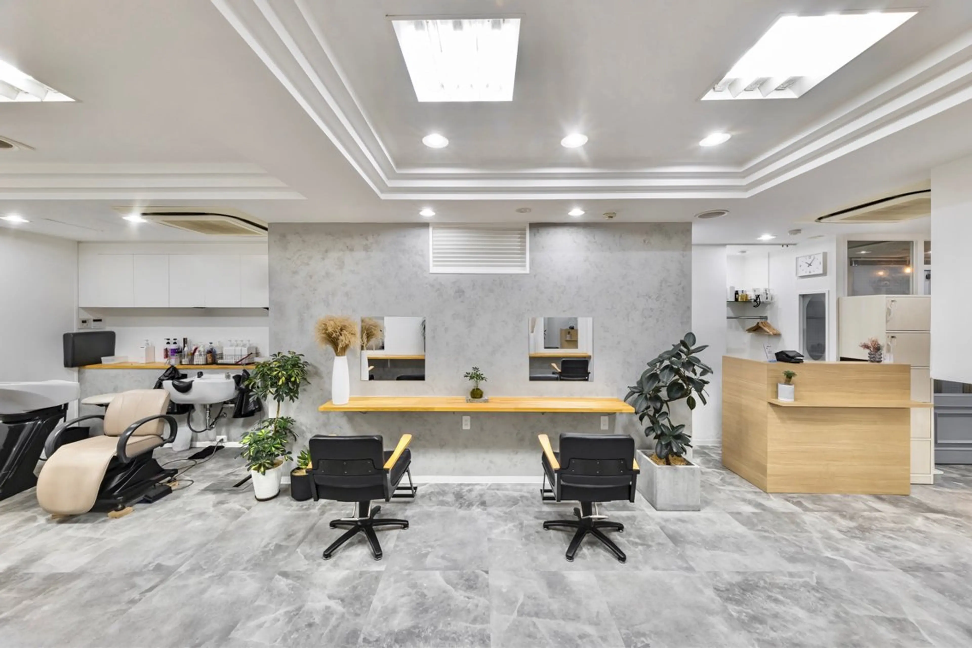 hoNua. 栄/透明感カラーのヘアスタイル