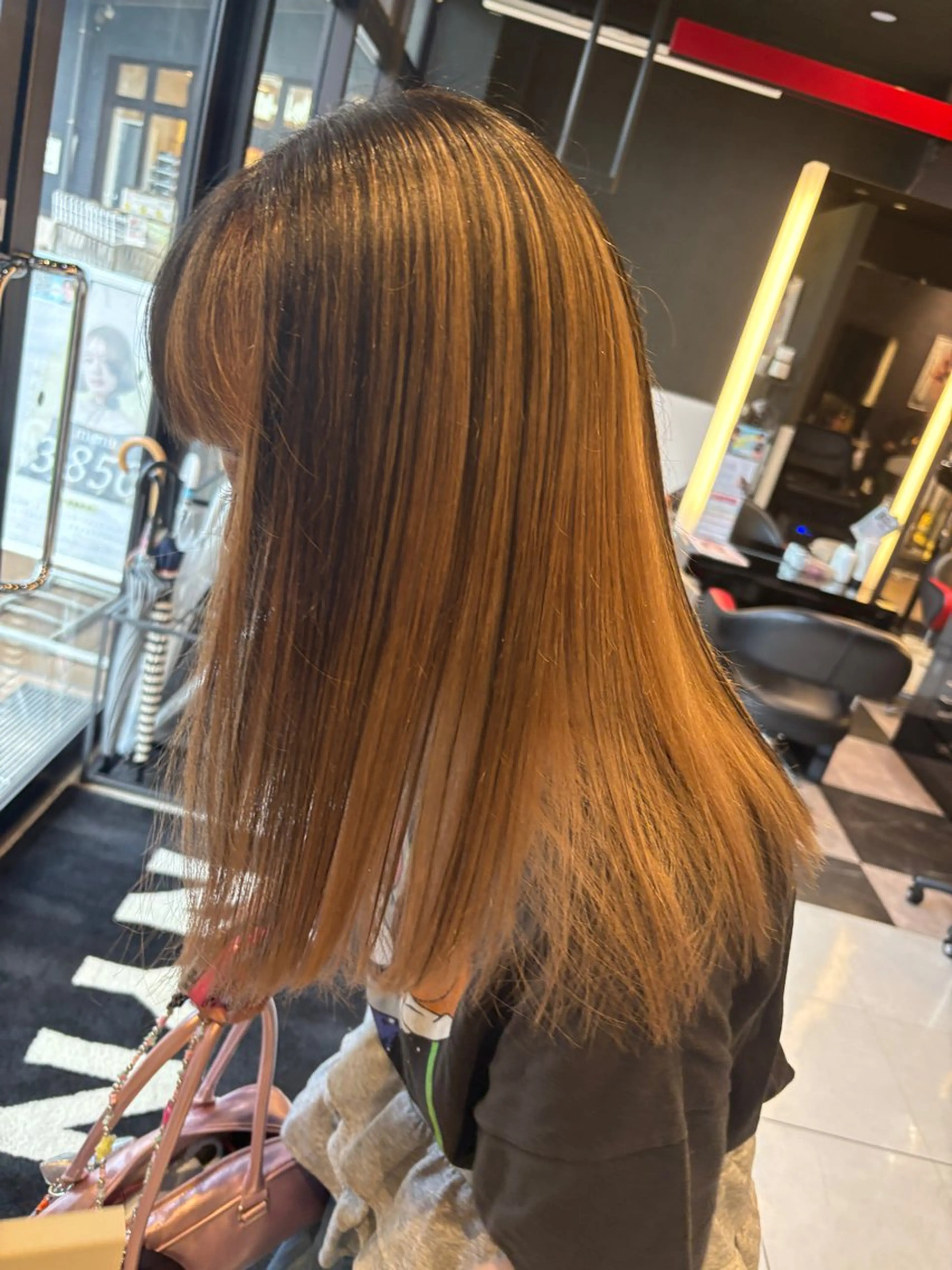 セミロング カラー カット ヘアカラー トリートメント ブリーチ/ヘアケア/ 艶髪/イギチハルのヘアスタイル