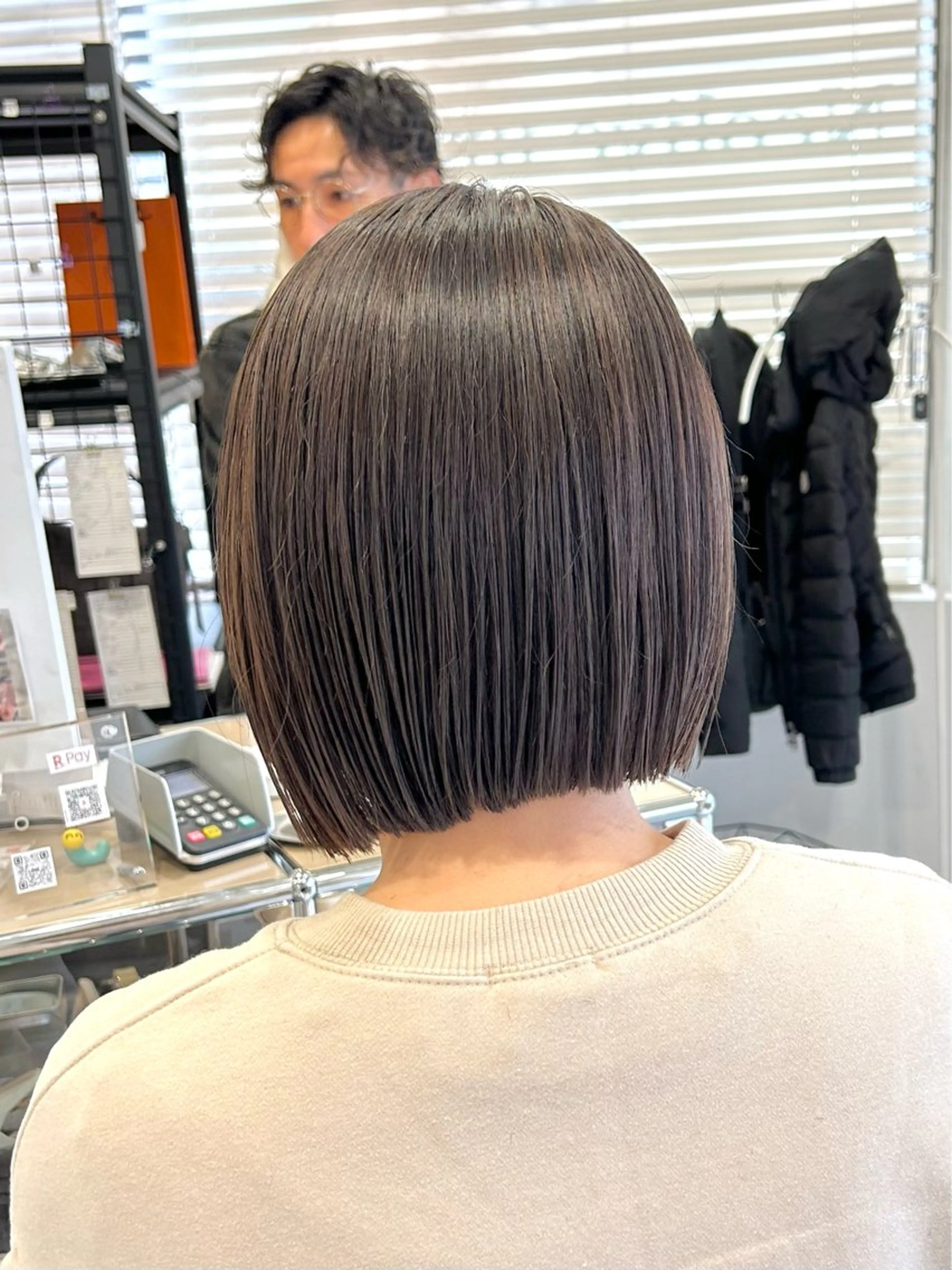 ショート カラー ぱつっとボブ/ 小野あかねのヘアスタイル