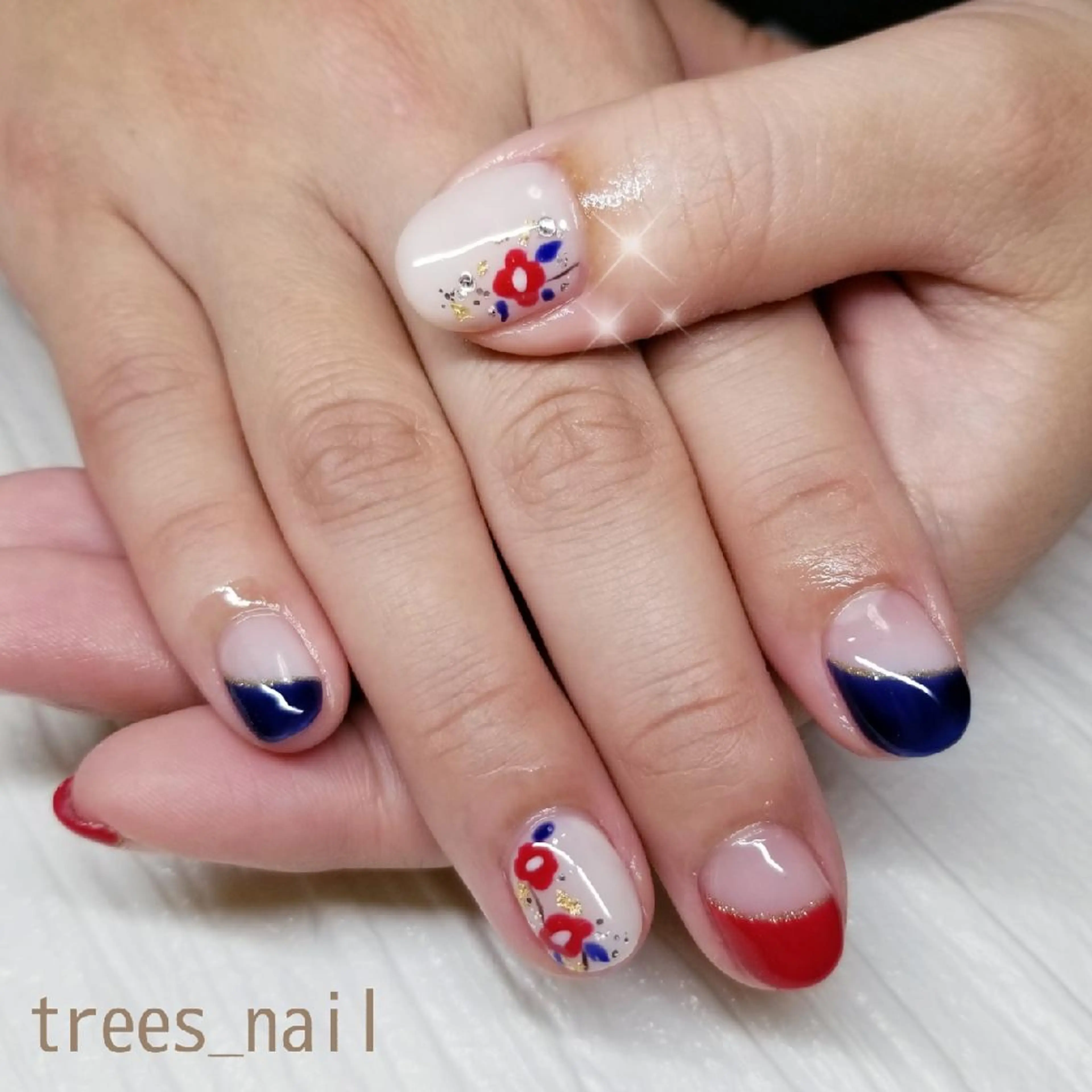ネイル フラワーネイル フレンチネイル 斜めフレンチ 冬ネイル trees_ nailのネイルデザイン