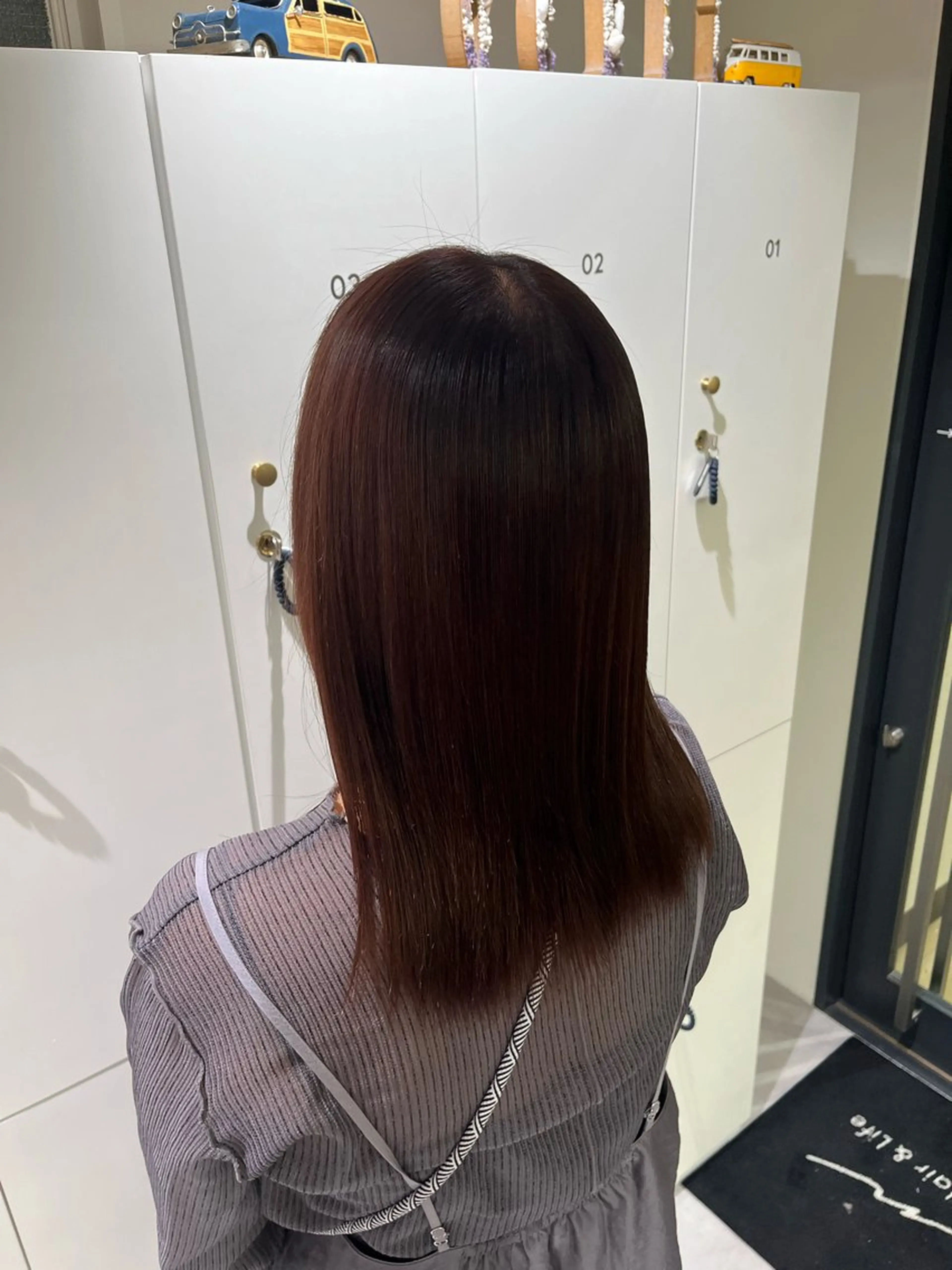 セミロング カラー 溝曽路 優衣のヘアスタイル