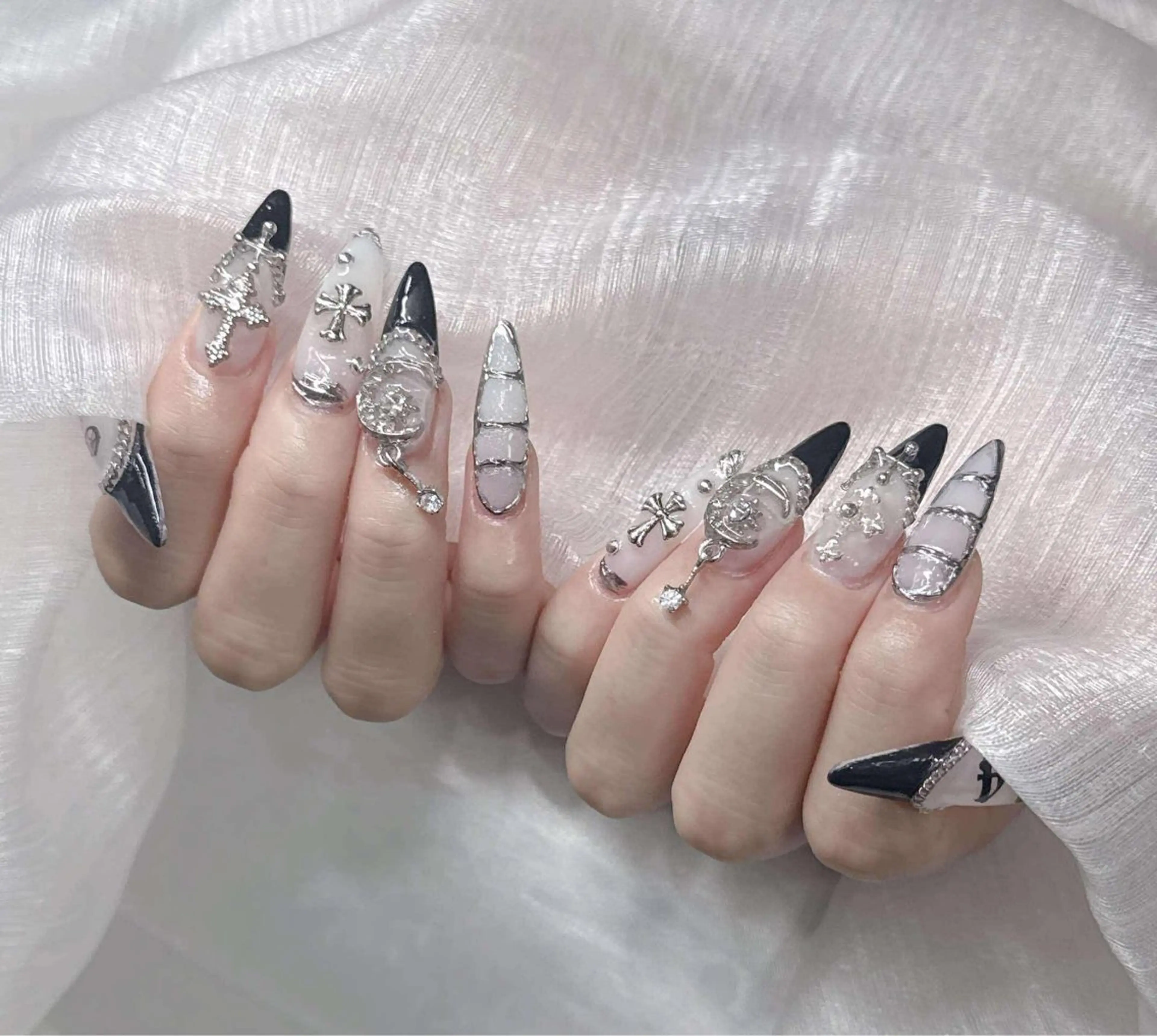 ネイル 長さ出し グラデーション 卒業式 キラキラネイル マグネットネイル ハンドネイル Lee Nailsのネイルデザイン