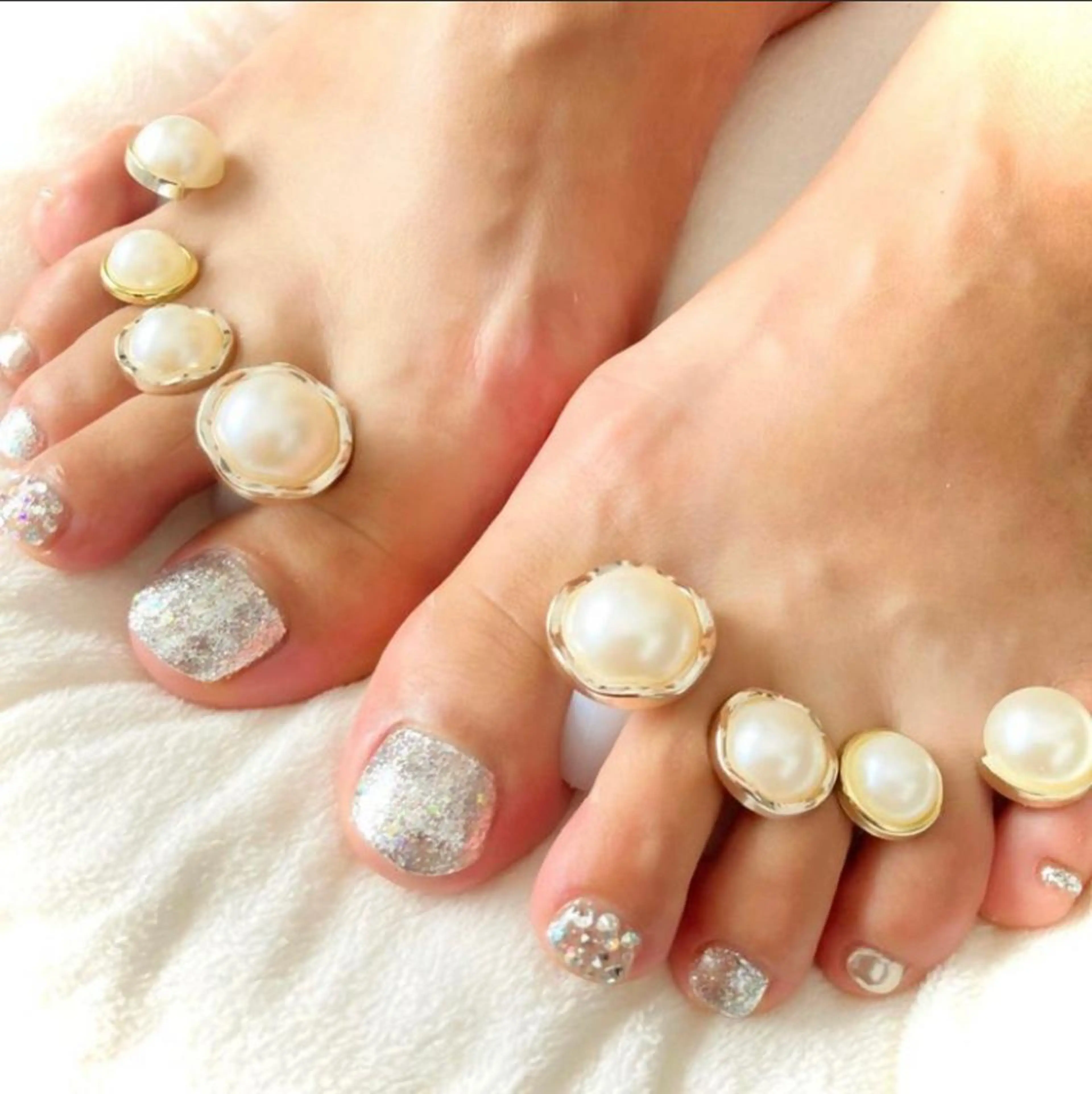 ネイル フットネイル ラメ(グリッター) ストーンネイル Nail salon Cielel⟡Ayaのネイルデザイン