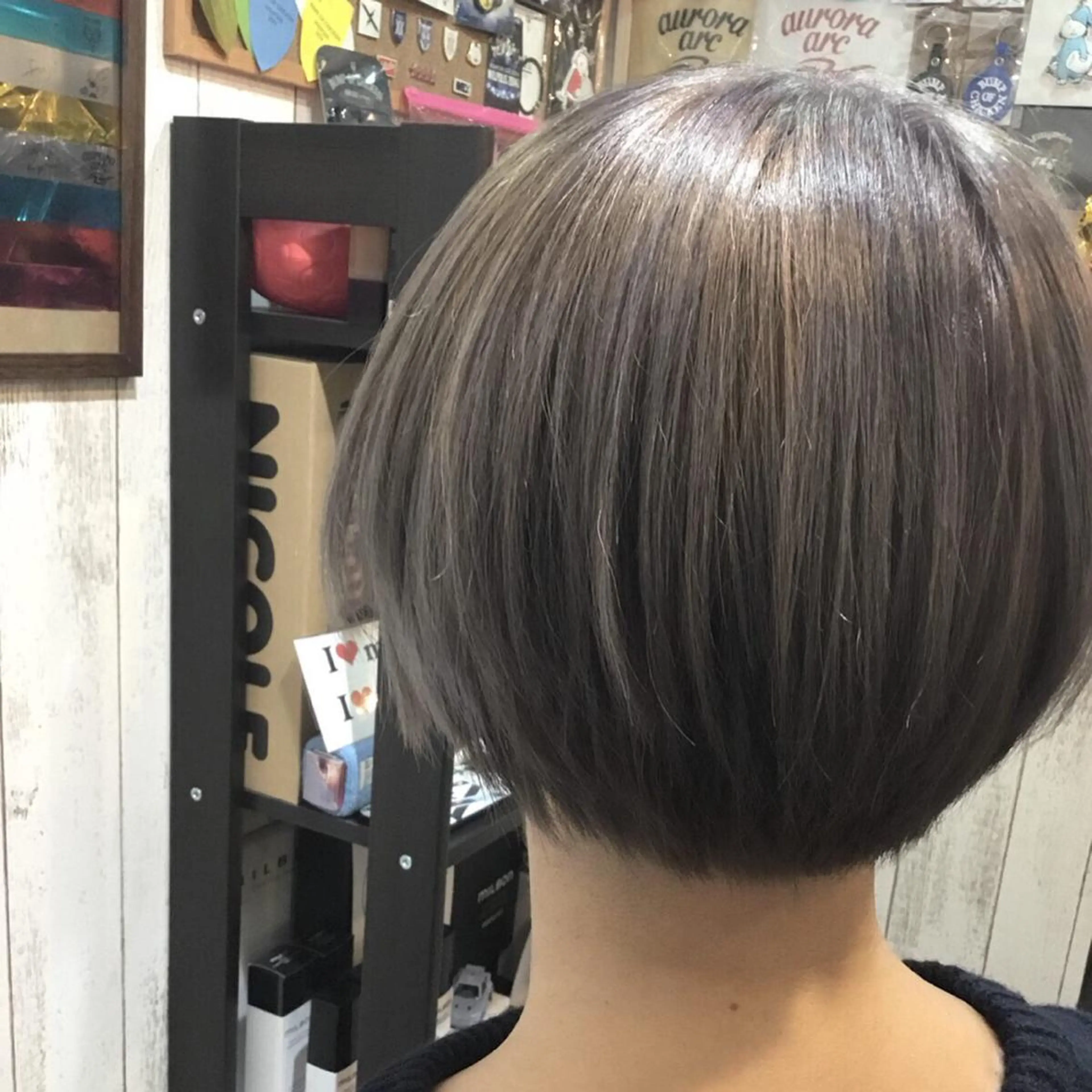 ショート カラー embrace エンブレイスのヘアスタイル