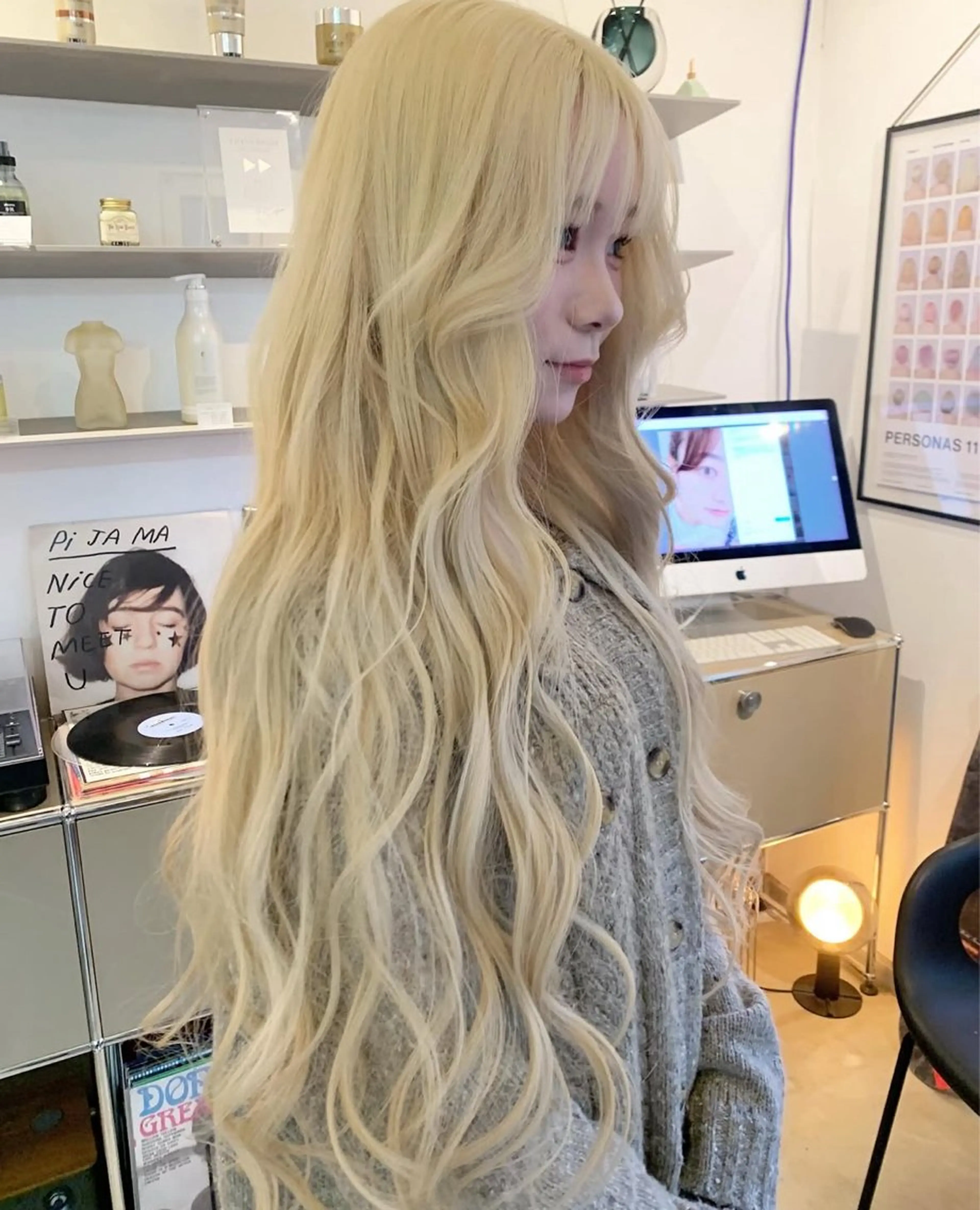 ロング カラー カヨコ/ハイトーン /透明感カラーのヘアスタイル