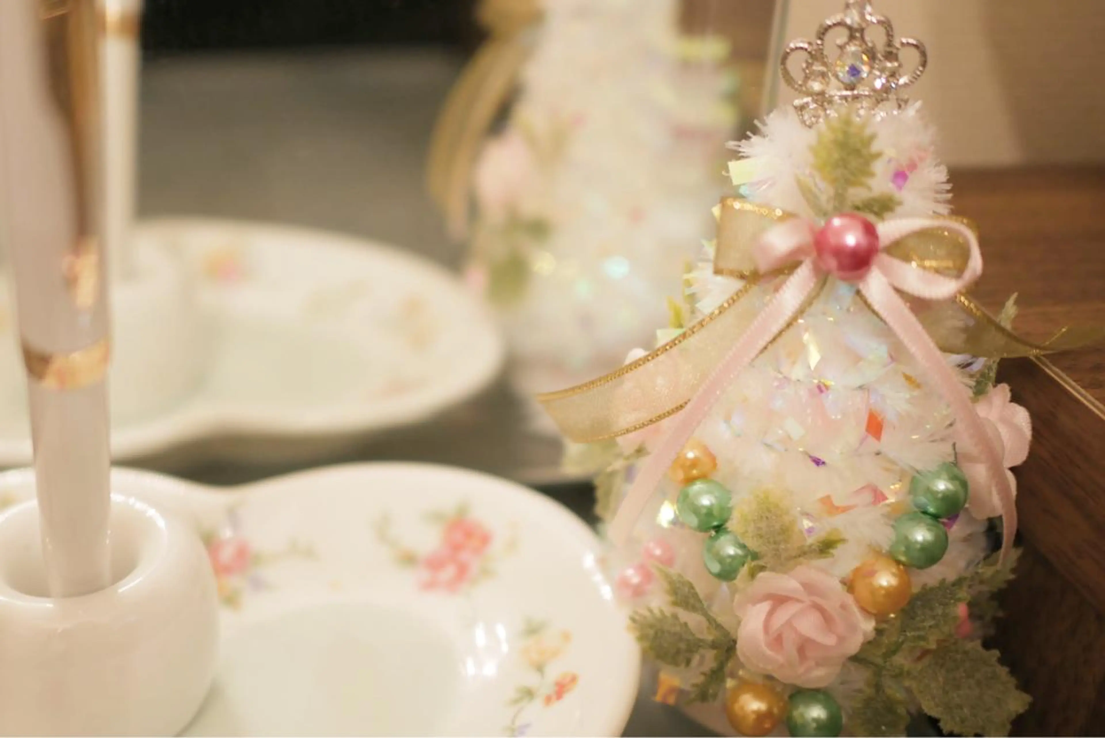 ミディアム カラー パーマ ヘアアレンジ メンズ キッズ ネイル マツエク・マツパ クリスマス キラキラネイル 冬ネイル クリスマス ニキビ跡専門サロン Ainaのエステ・リラクイメージ