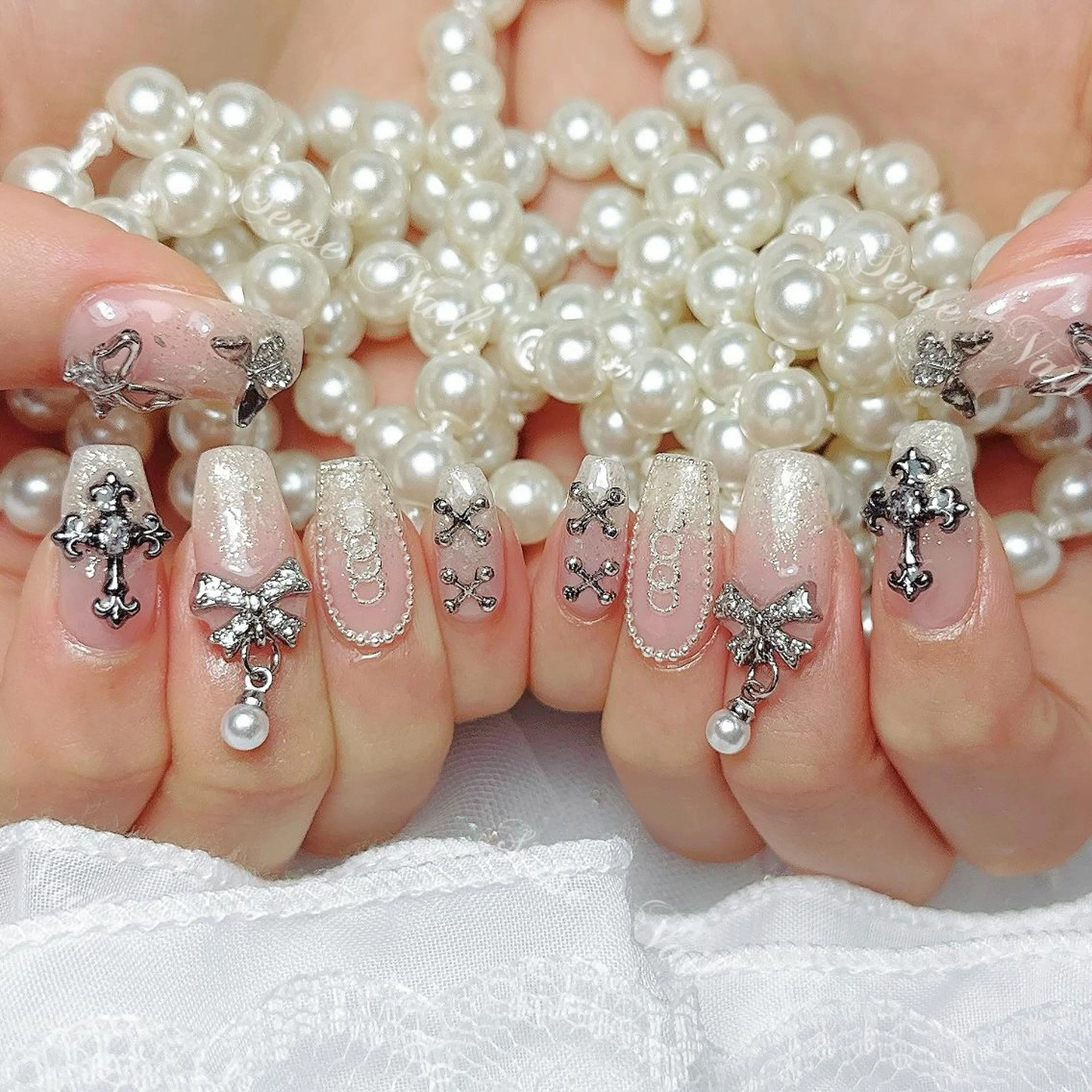 ネイル ハンドネイル ハンドケア Queening 🦋のネイルデザイン