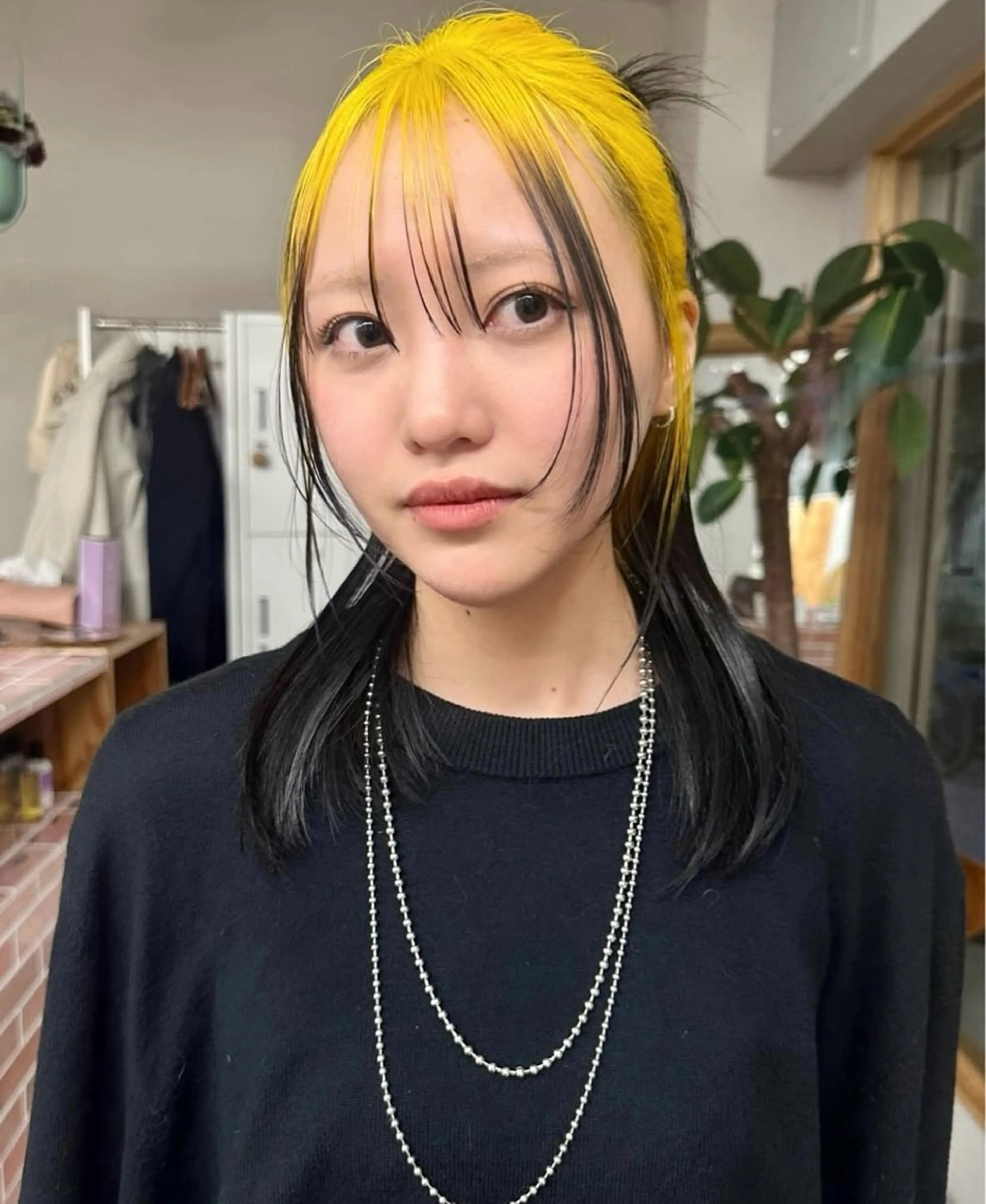 カラー イエローカラー ハイトーン縮毛/暖色 なーな🎀🤍のヘアスタイル