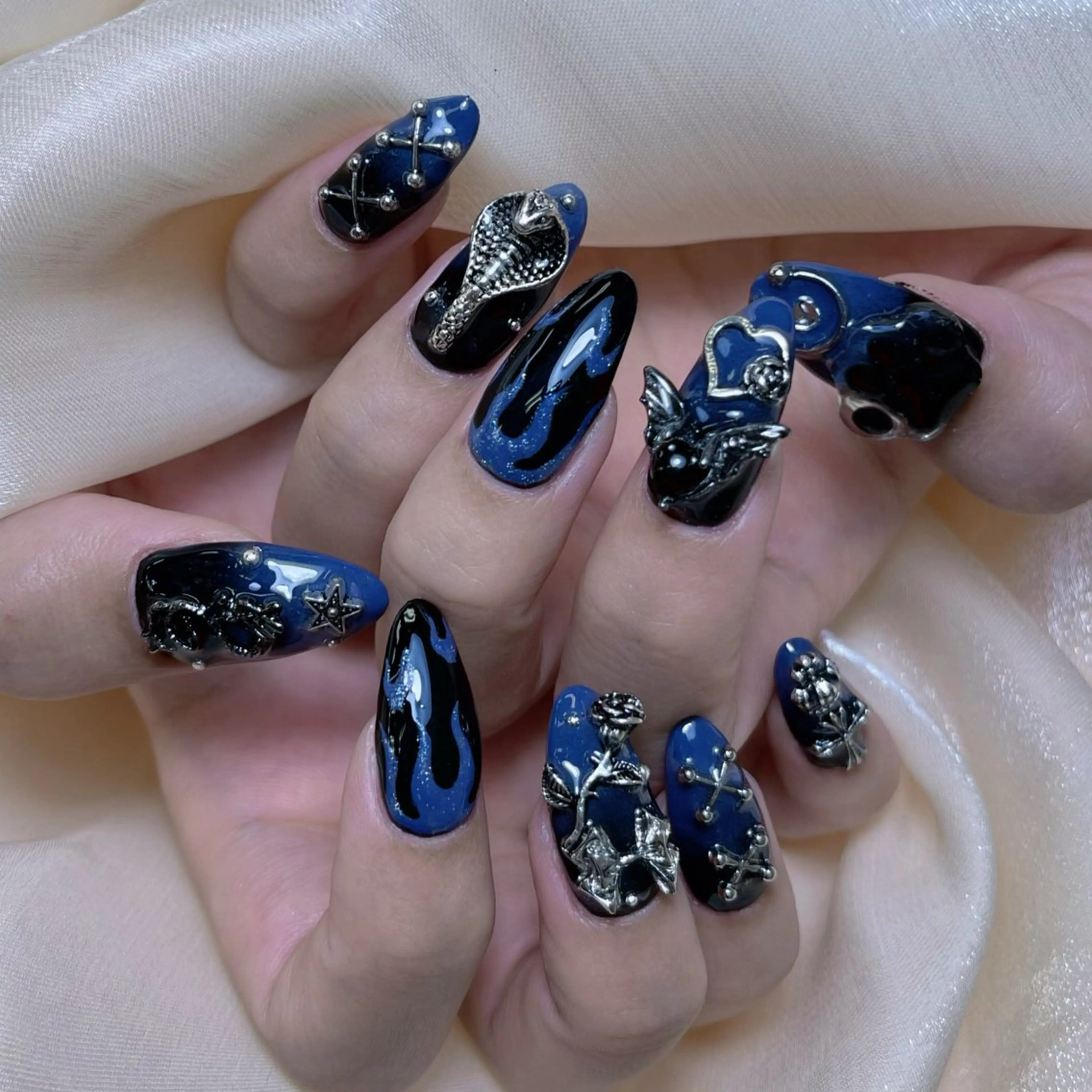 ネイル ガーリー キラキラネイル 韓国ネイル スカルプネイル ワンホンネイル ハンドネイル NailPrincess所属・princess スカルプ専門店のネイルデザイン