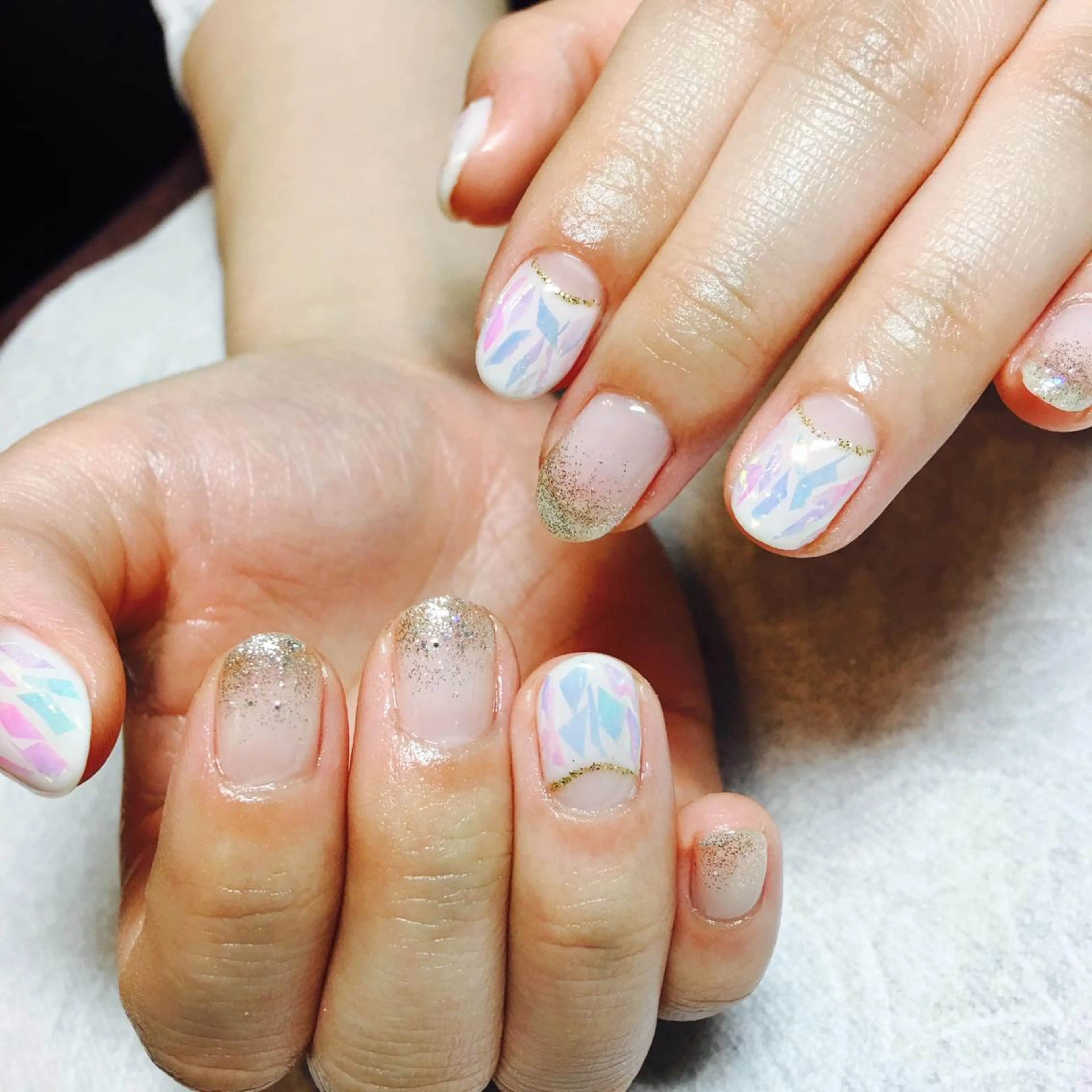 ネイル フレンチネイル ジェルネイル ゴールド キラキラネイル ラメ(グリッター) THECOLORS所属・近貞 莉奈のネイルデザイン