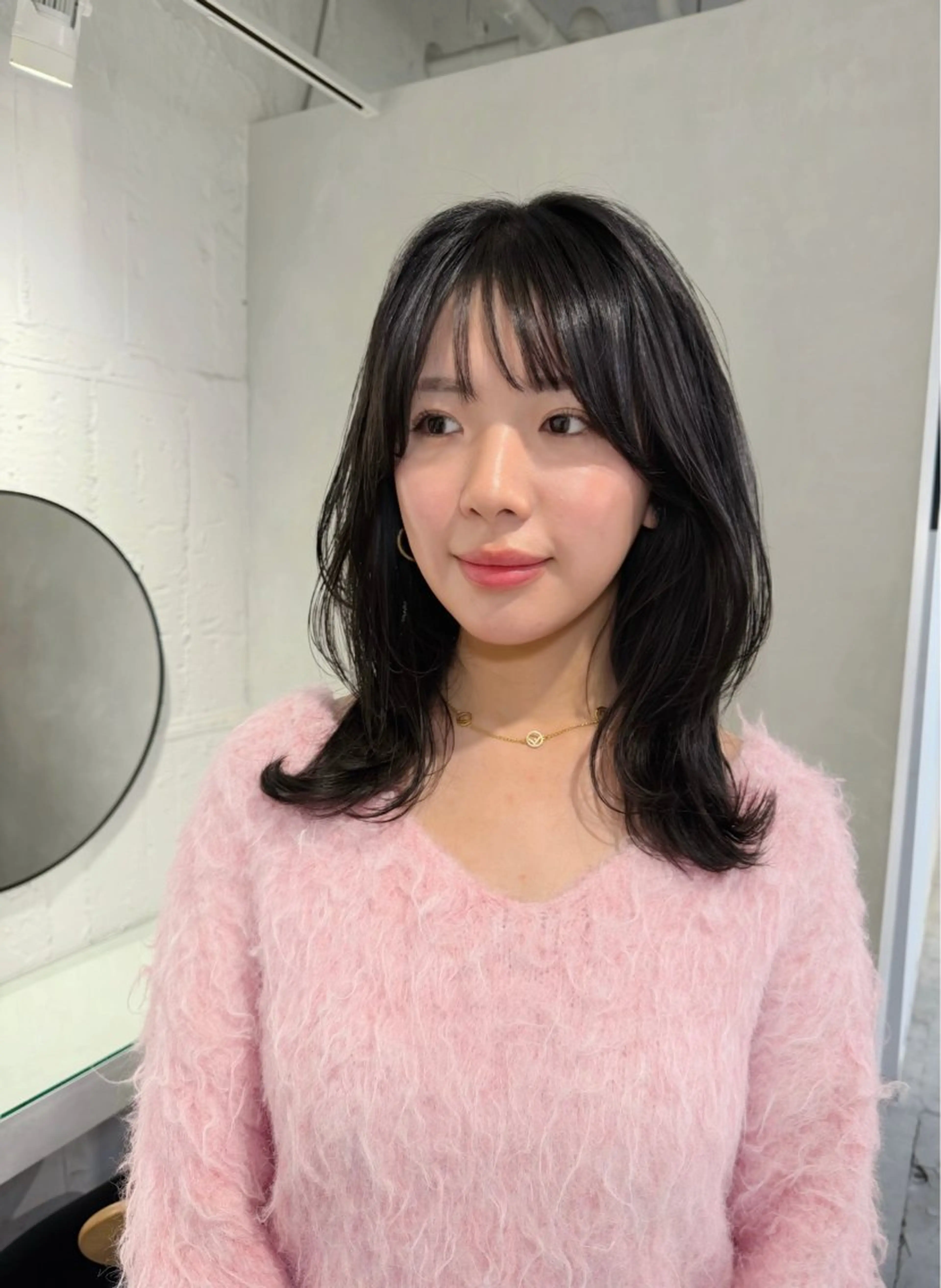 ミディアム SAKI 新宿のヘアスタイル
