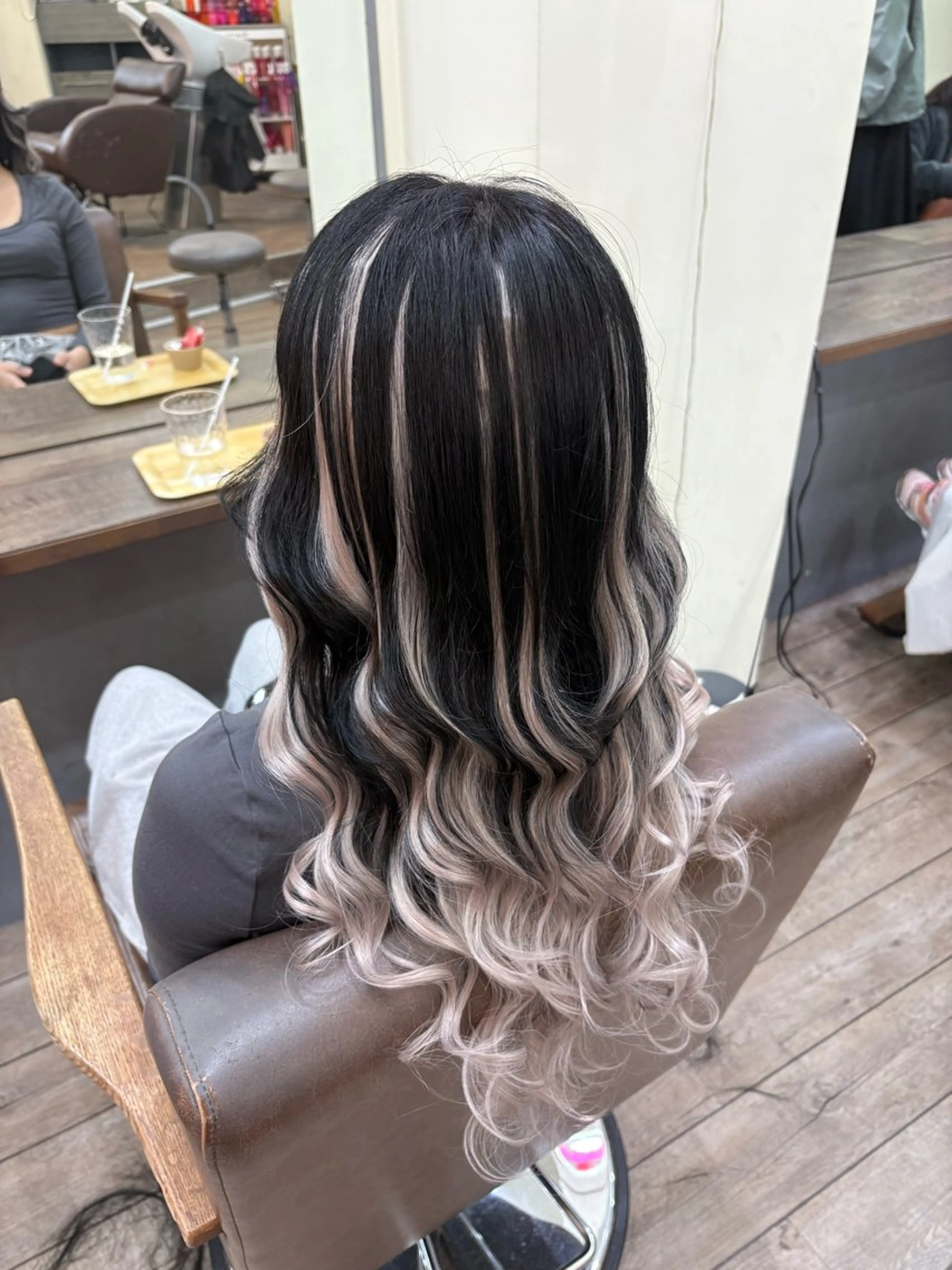 ロング カラー シールエクステ シルバー エクステ ヘアカラー エクステ エクステ/大須/黒坂 佳乃のヘアスタイル