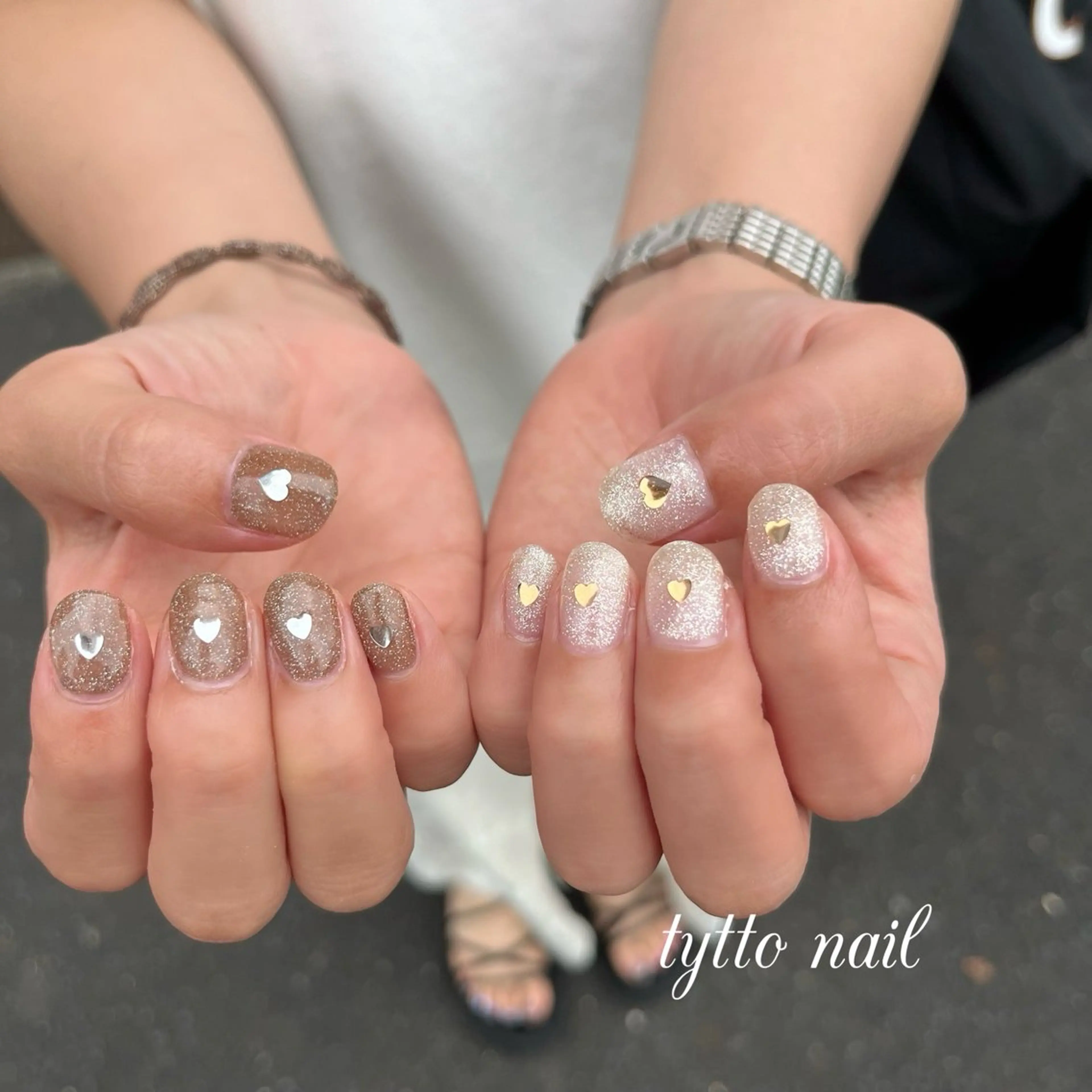 ネイル ブラウン フラッシュネイル ハート ホログラムネイル キラキラネイル ハンドネイル tytto nail ❤︎‪‪eri‪‪のネイルデザイン