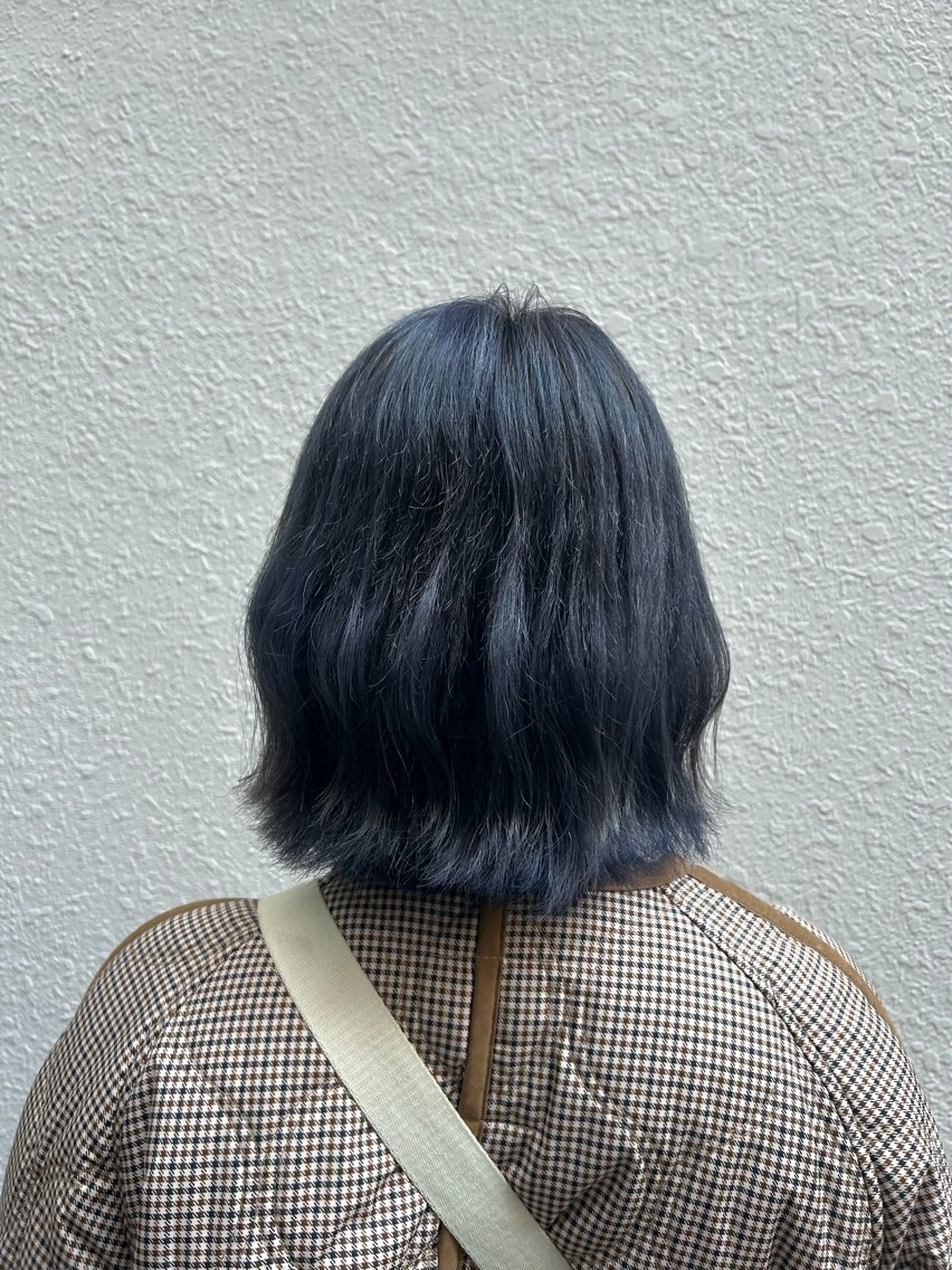 ショート カラー ブリーチ ブルーカラー ウジイエ ミユウのヘアスタイル