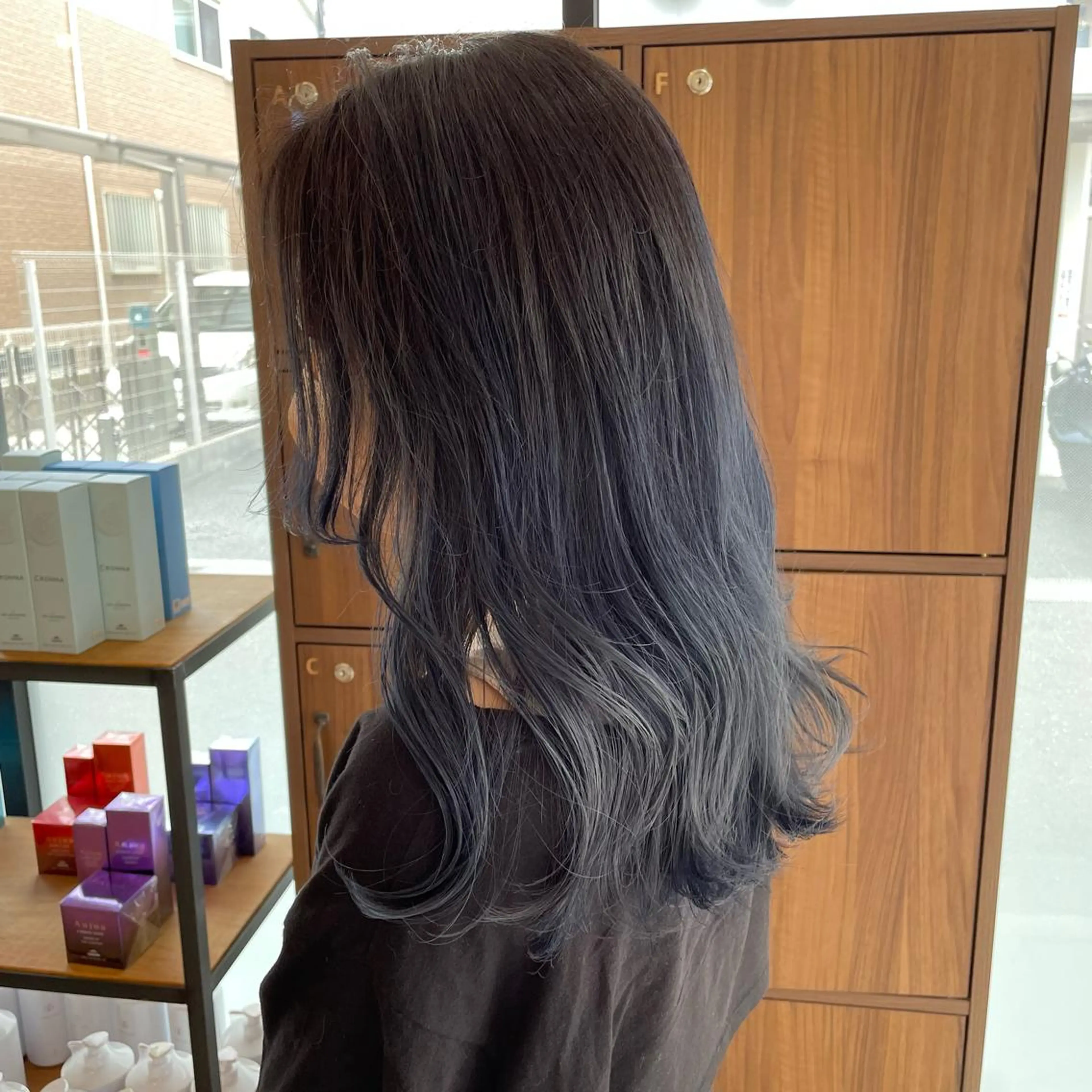 セミロング カラー ヘアアレンジ ブルーカラー グラデーションカラー カット ヘアカラー トリートメント 🎗秋山勇/ GEAR.代表のヘアスタイル