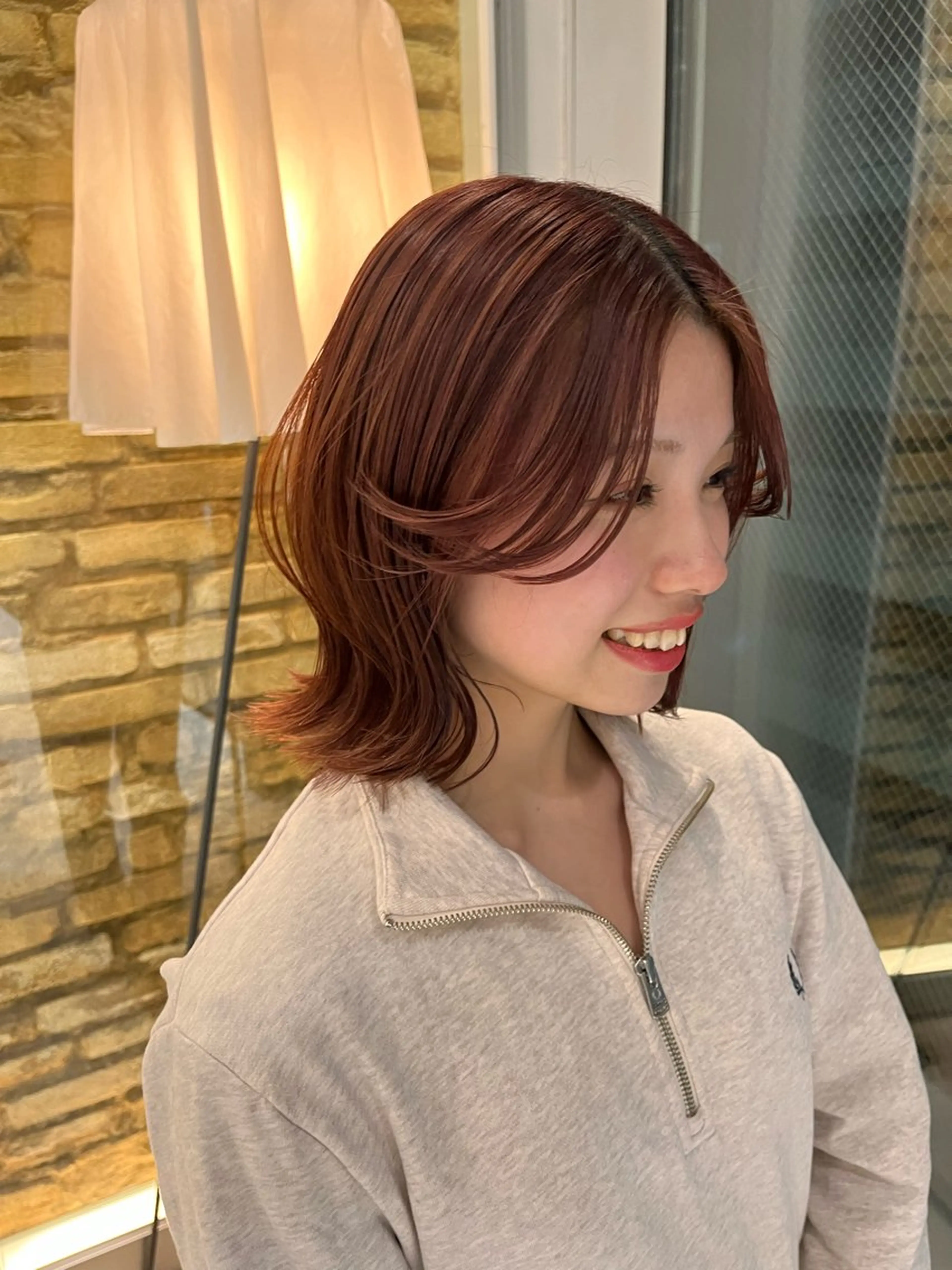 ミディアム ボブ 外ハネヘア hair make BEHIVE ichibancho AVEDA所属・渡邉  日向子 ・レイヤー、縮毛矯正のヘアスタイル