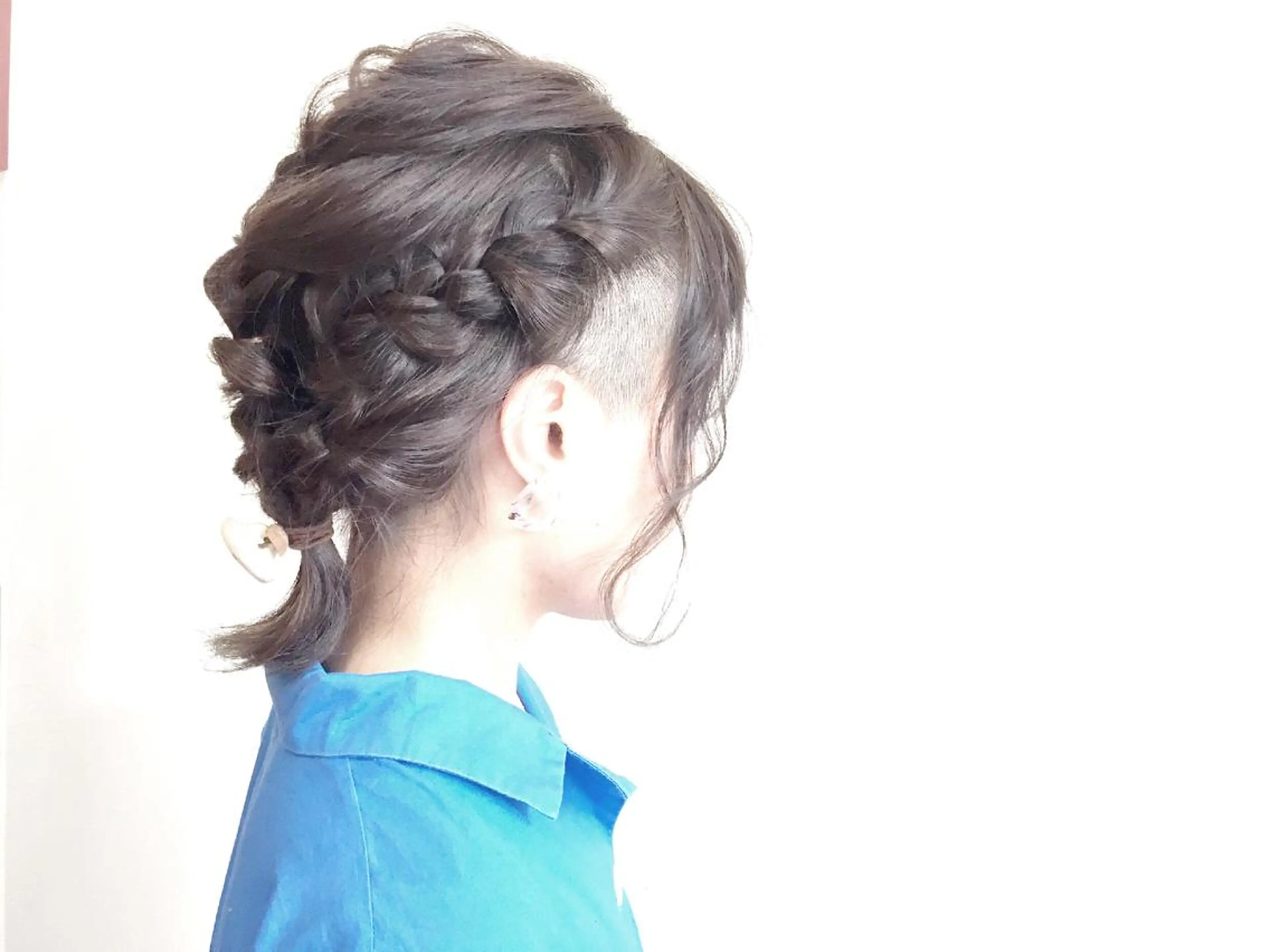 ミディアム セミロング ロング ヘアアレンジ 三つ編み 刈り上げ nike所属・nike にけのヘアスタイル