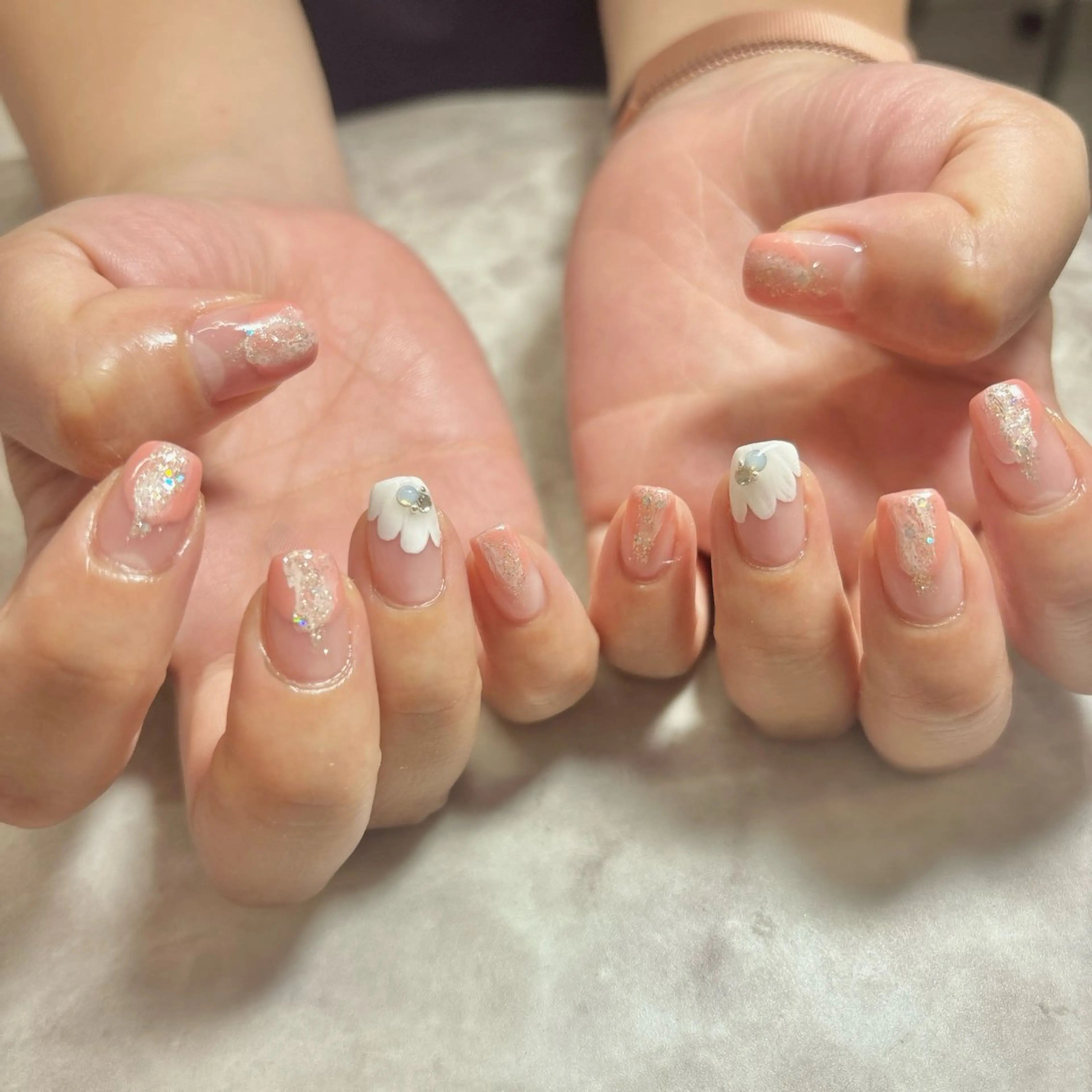 1ヶ月以内の再来店💛オフ込み定額デザインハンドネイル💅🏻￥4,730の写真