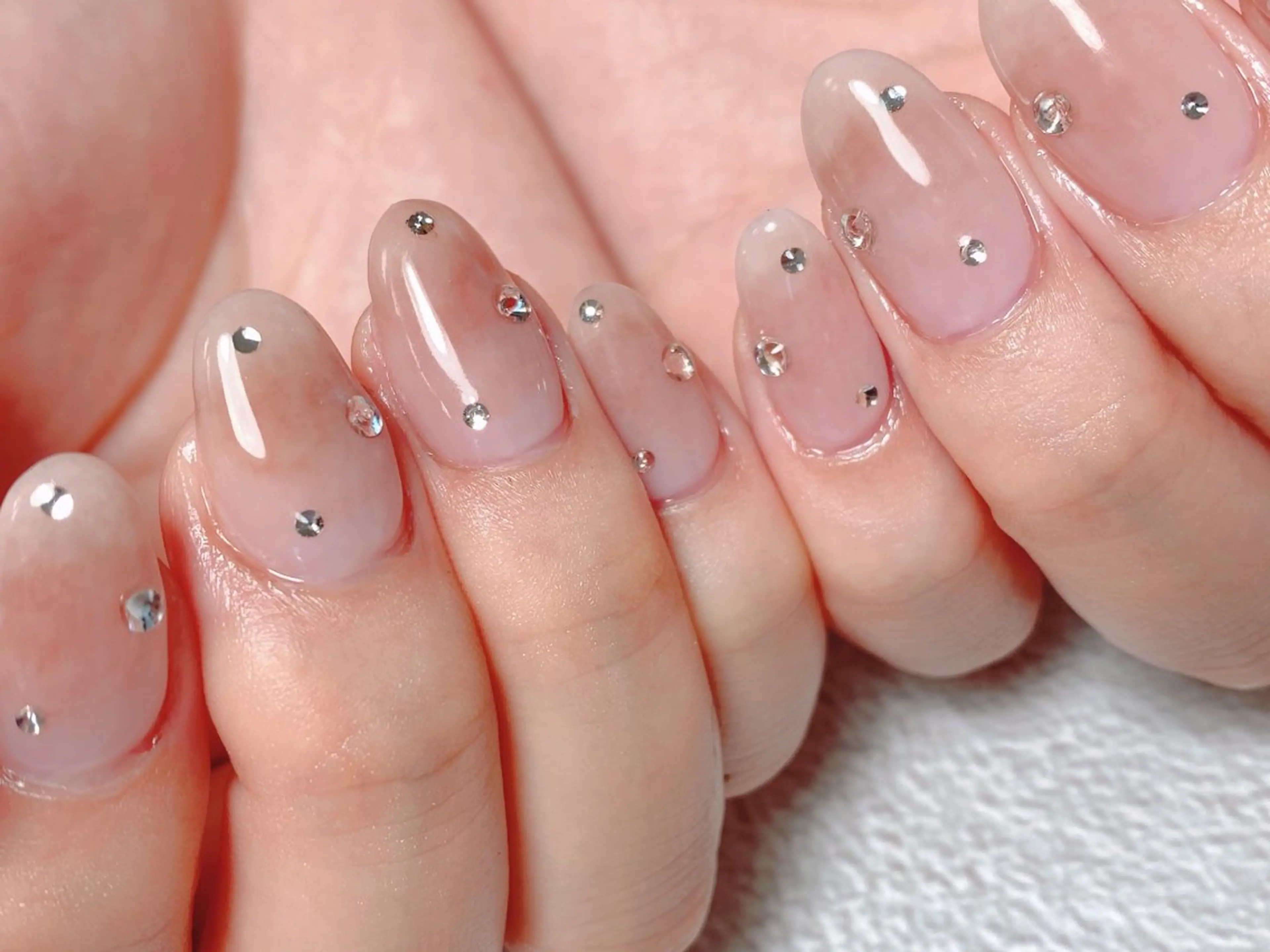 ネイル チークネイル ストーンネイル 大人キレイ 𝑁𝑖𝑥𝑖𝑠のネイルデザイン