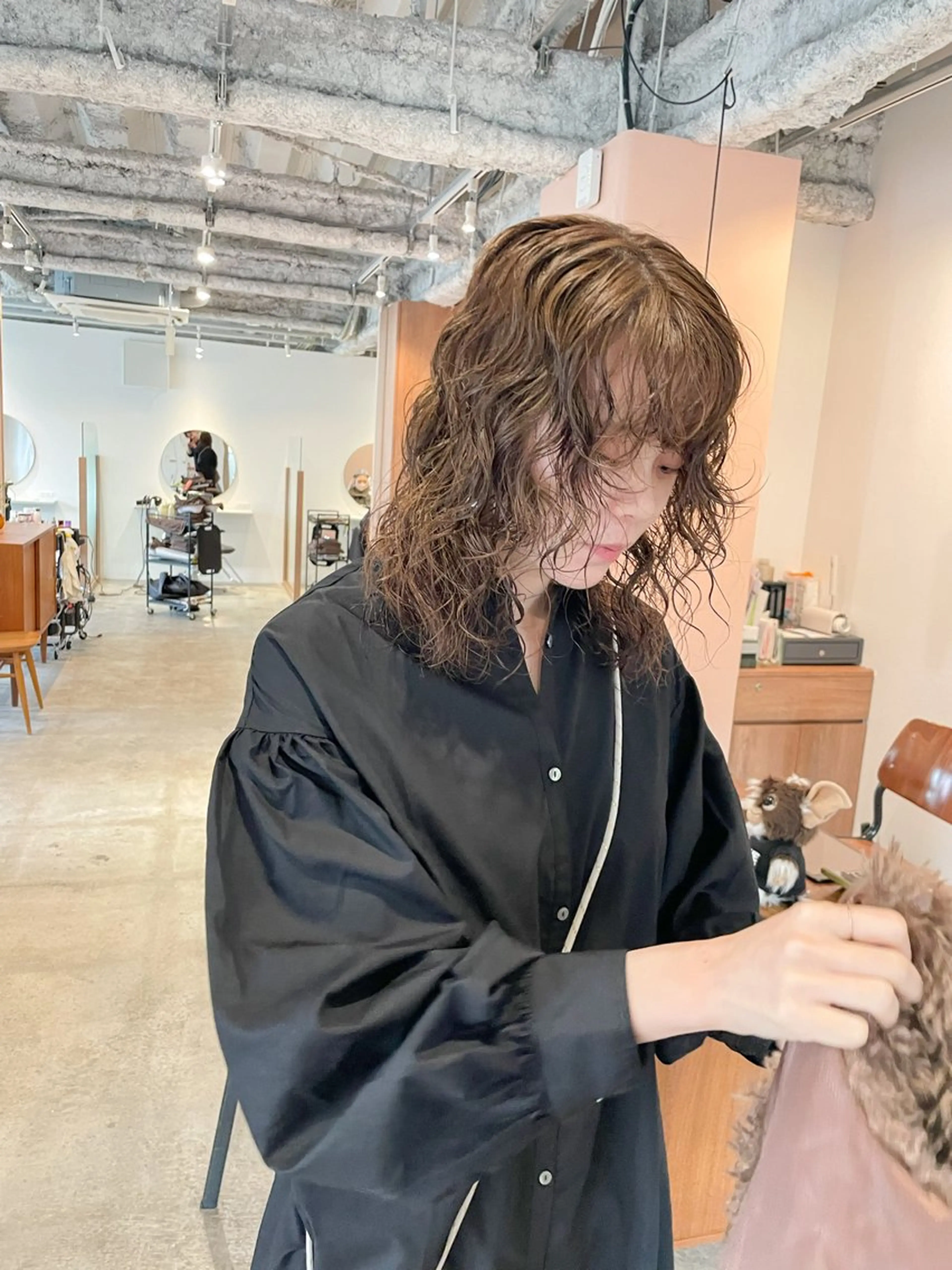 ミディアム パーマ ミディアムレイヤー ミディアムパーマ レイヤーカット ウルフカット ウルフレイヤー カット パーマ Takuma Suzuki中目黒のヘアスタイル