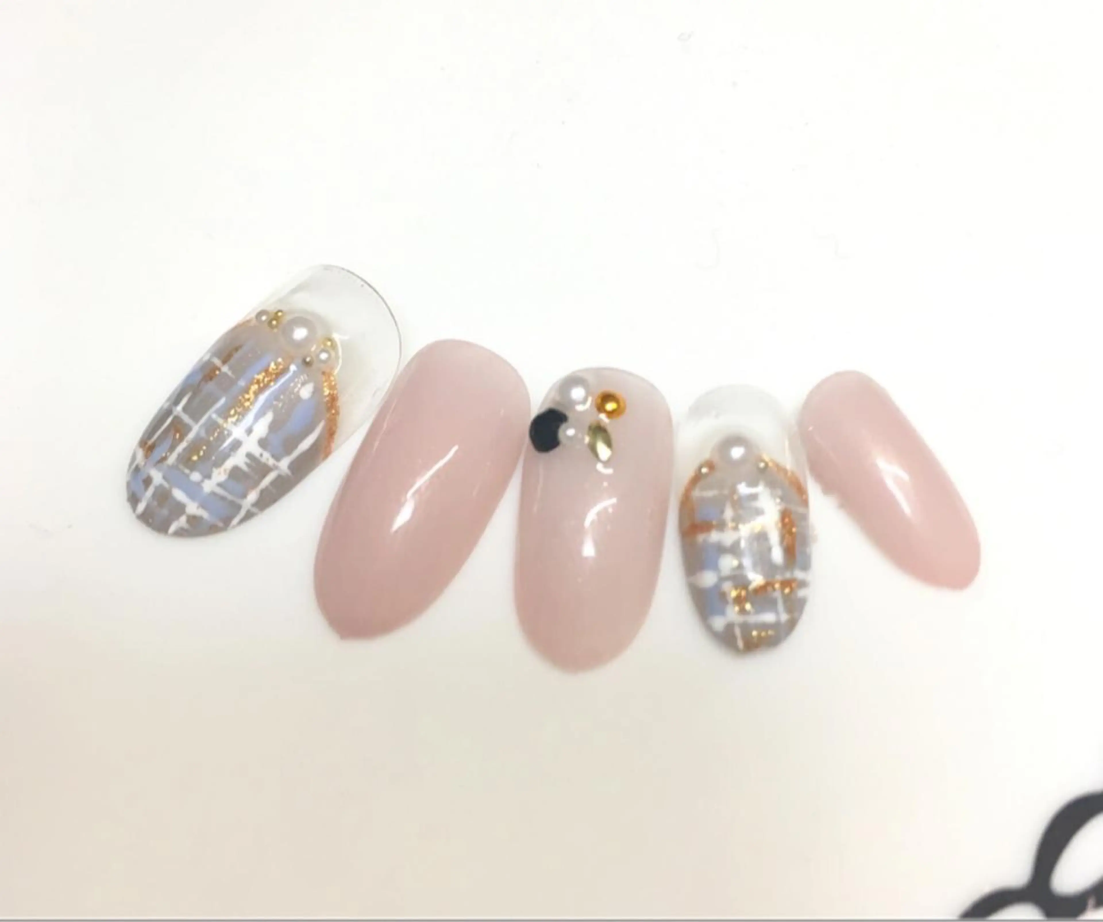ネイル マツエク・マツパ ツイードネイル nail salon＆school felice所属・フェリーチェ瑞江店 新山のネイルデザイン