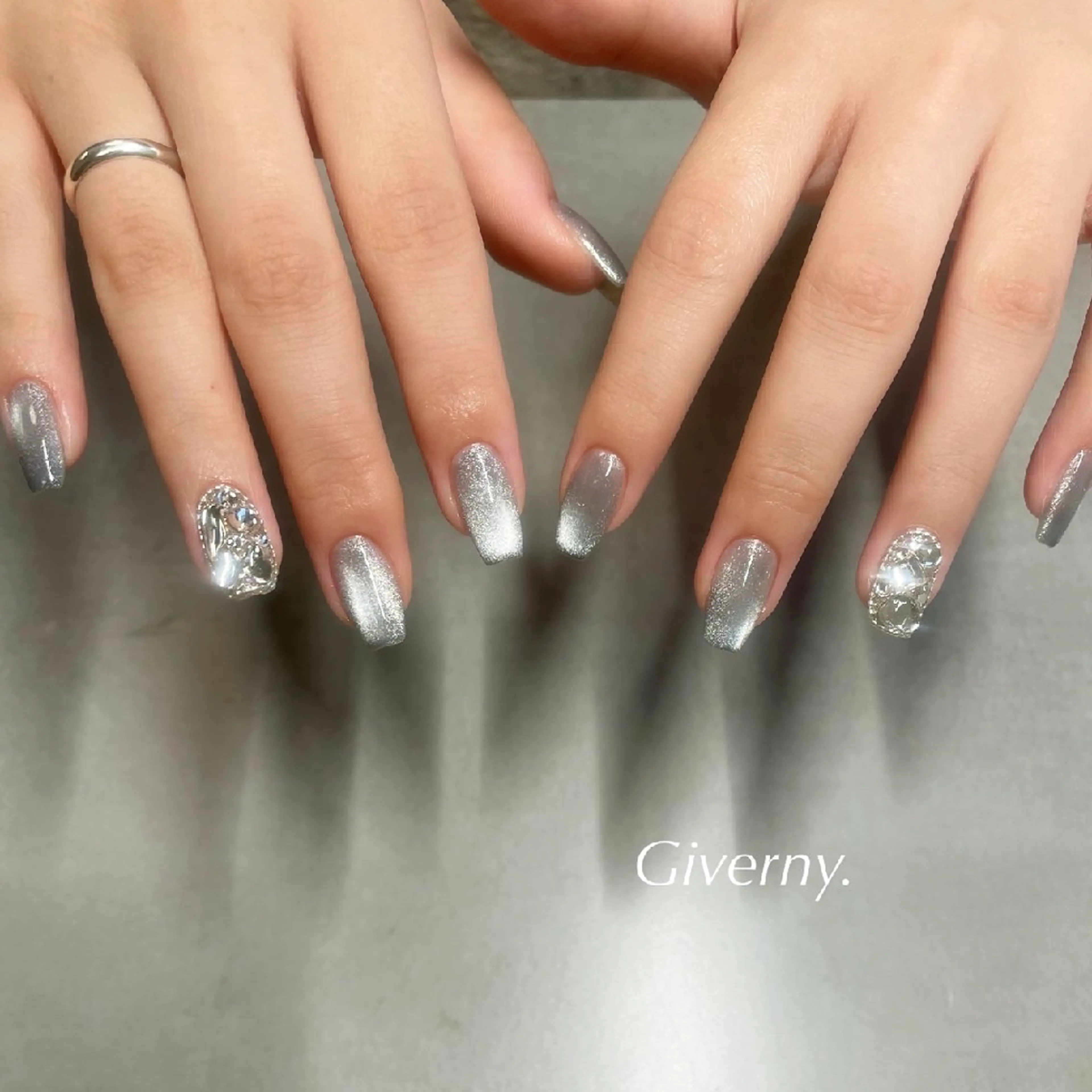 ネイル マグネットネイル ハンドネイル Giverny .のネイルデザイン