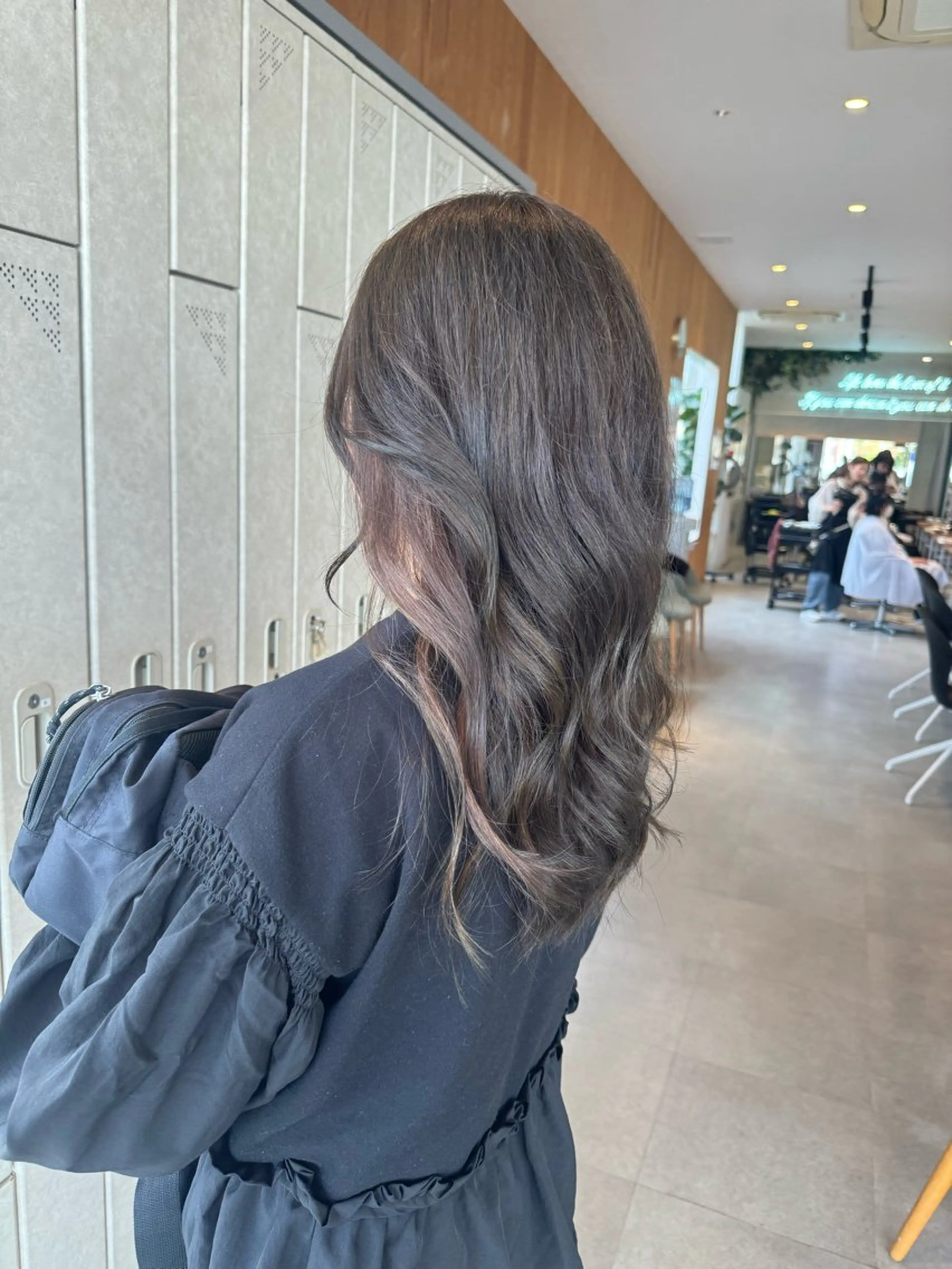 ロング カラー ベージュカラー インナーカラー オリーブベージュ hair S.coeur emu所属・黒木 日那のヘアスタイル