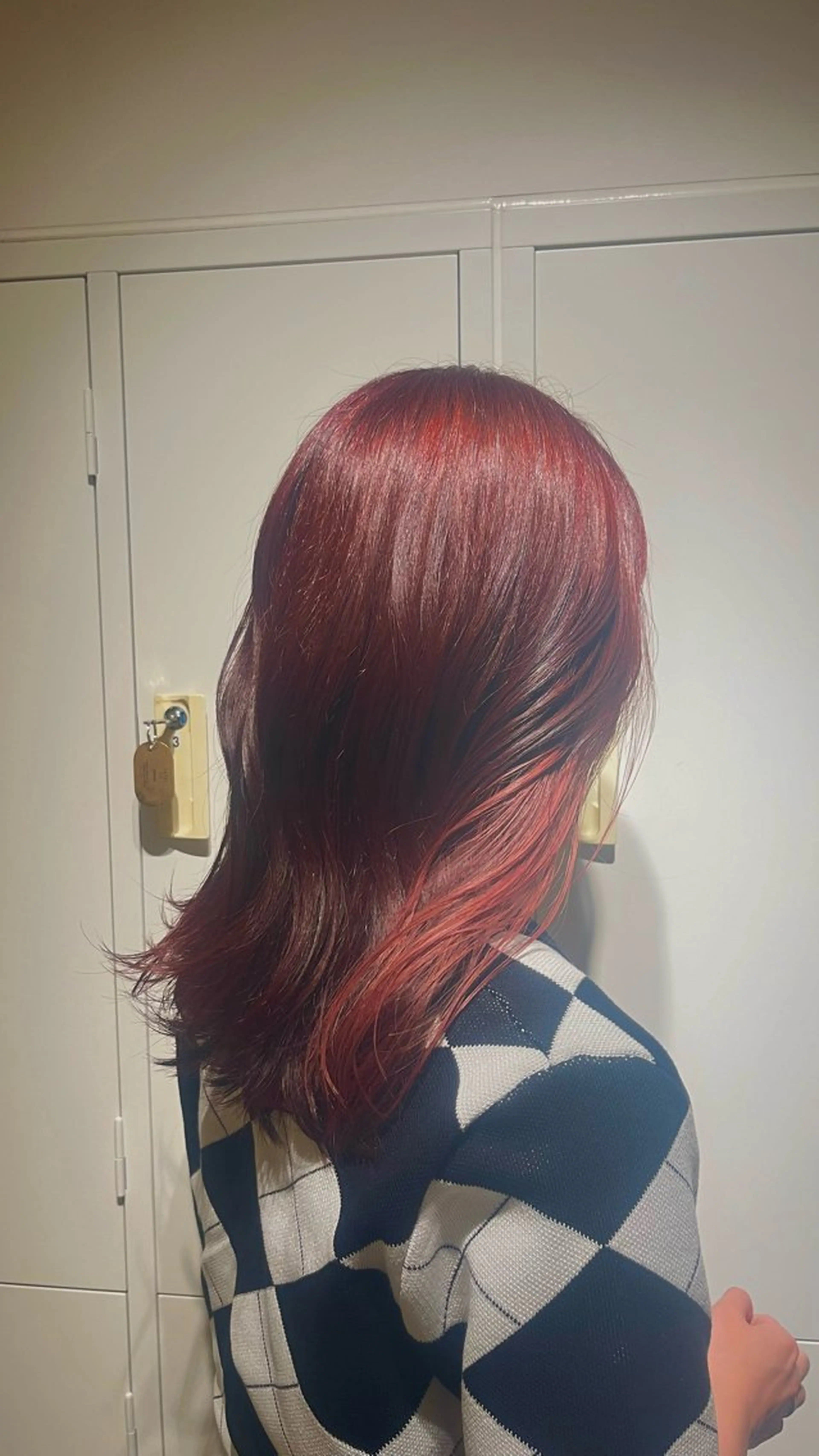 ミディアム カラー ブリーチ ブリーチなしカラー レッドカラー 今村 美空のヘアスタイル