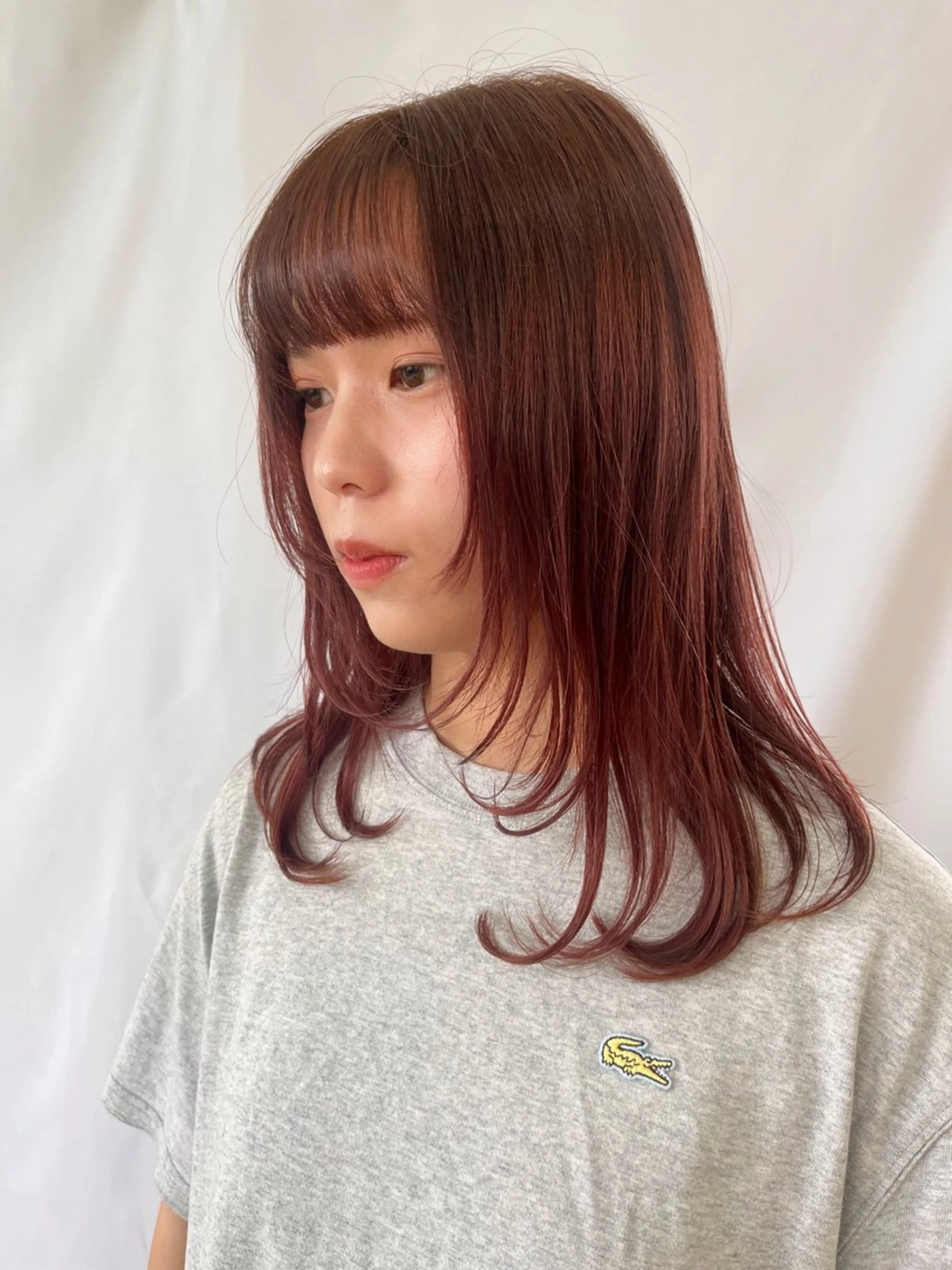 ミディアム 顔まわりレイヤー 顔周りカット レイヤーカット 富永 美玖のヘアスタイル