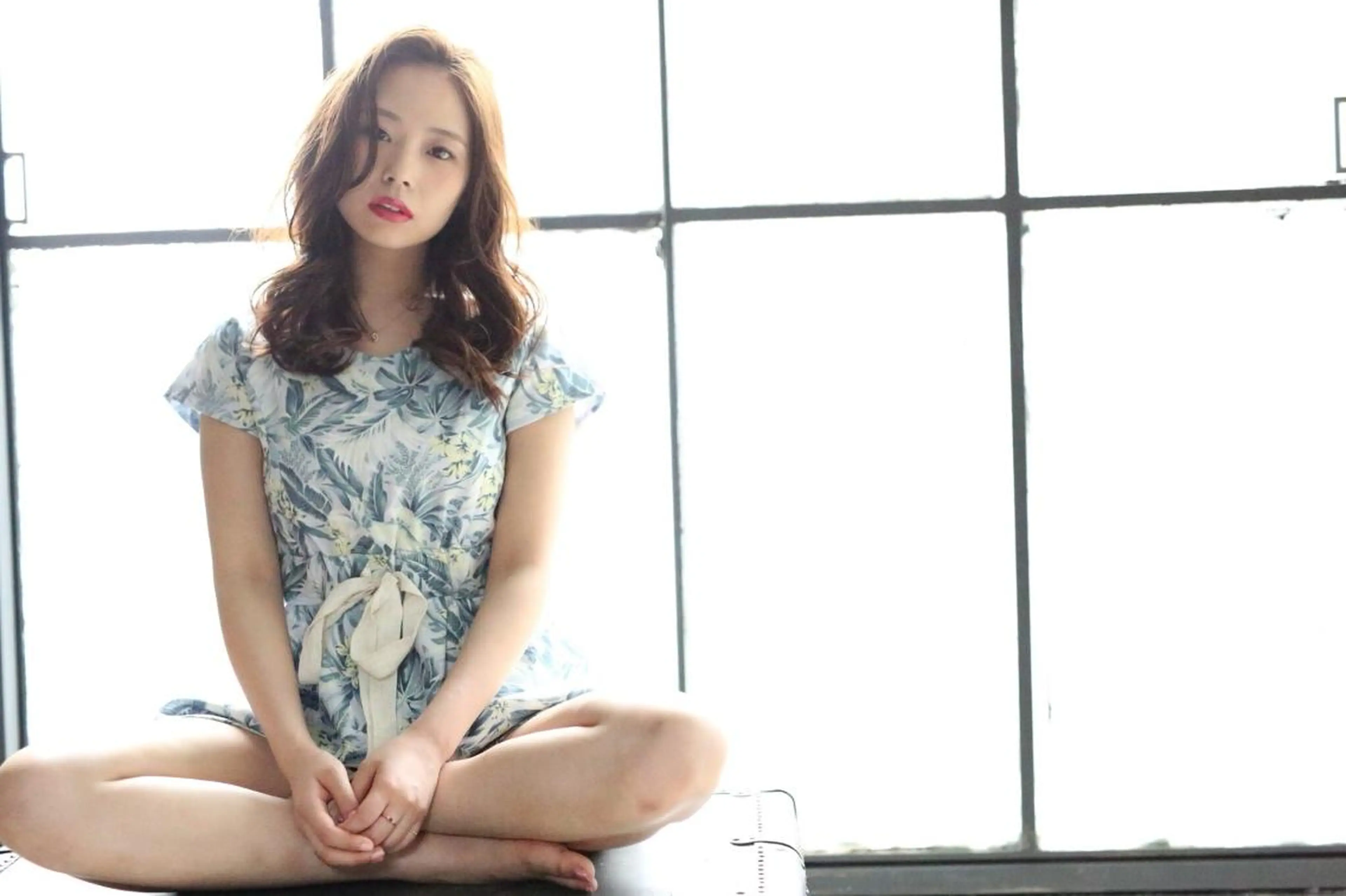 ミディアム カラー パーマ 小顔カット✨ 透明感カラーのヘアスタイル