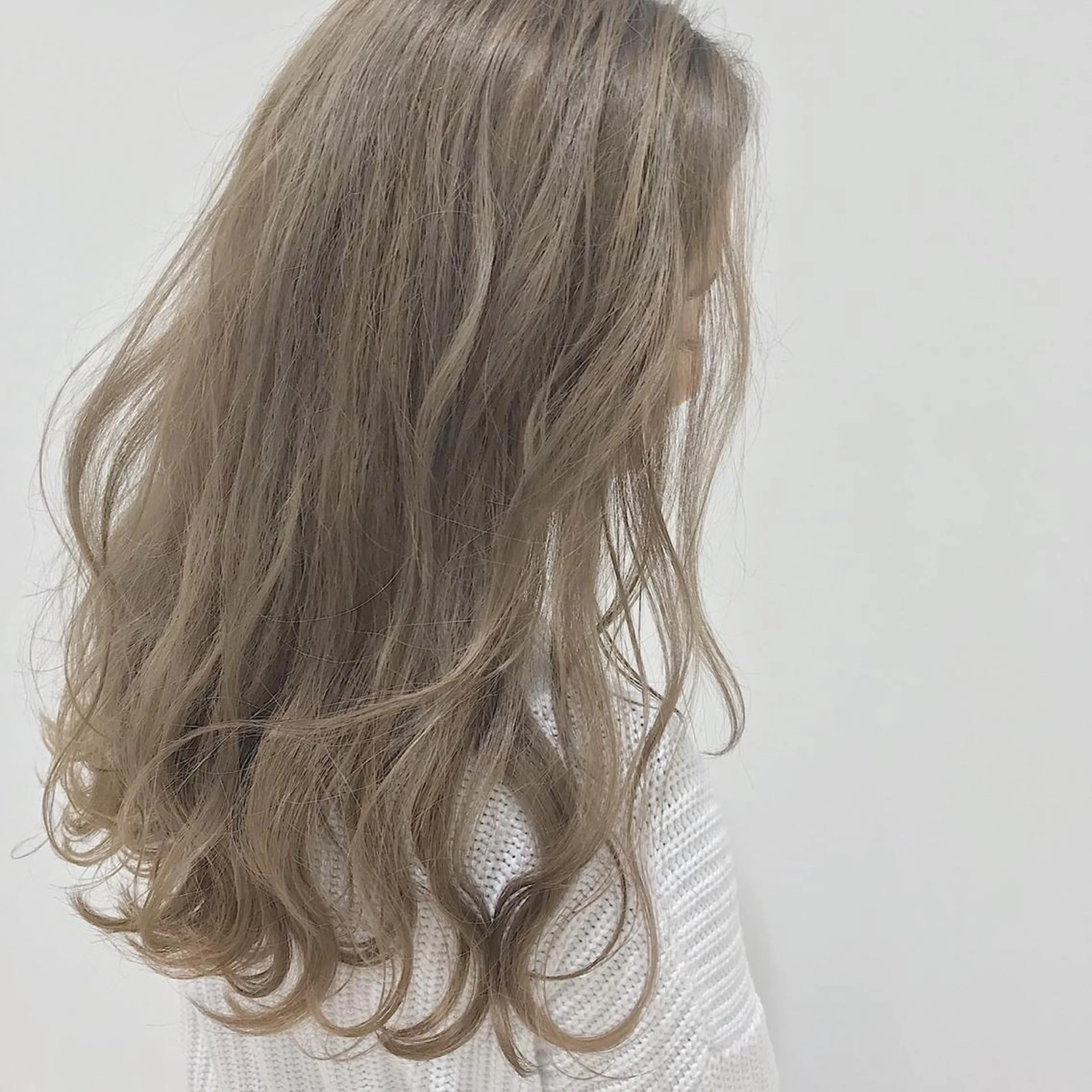 ロング カラー ハイトーンカラー ヘアカラー トリートメント 韓国風愛されヘア 🇰🇷RITO🎀のヘアスタイル