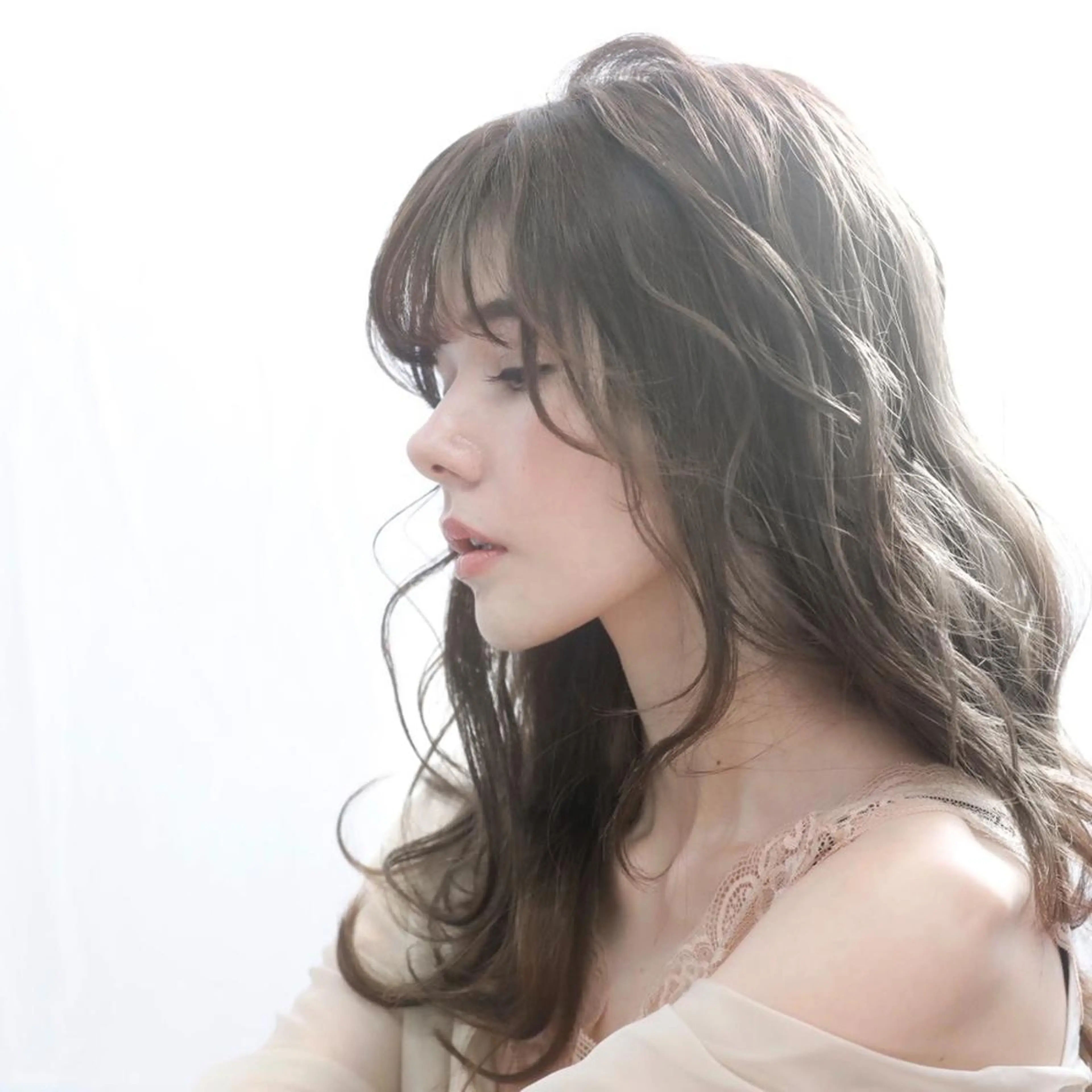 ロング シースルーバング 淡色ふんわりhair 新宿satomiのヘアスタイル