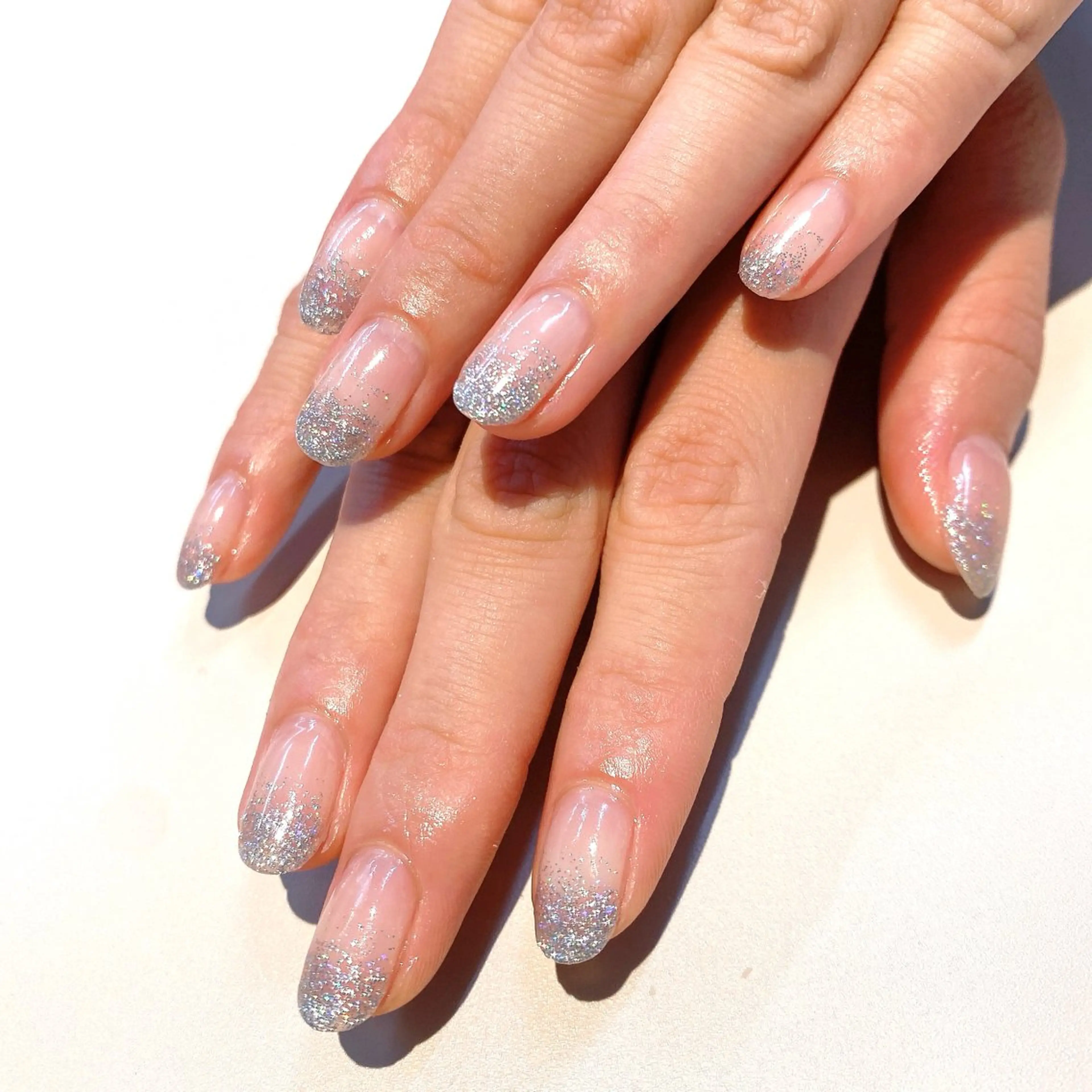 ネイル グラデーション ラメ(グリッター) ラメグラデーション シルバー 久屋大通DEE Iwahashiのネイルデザイン