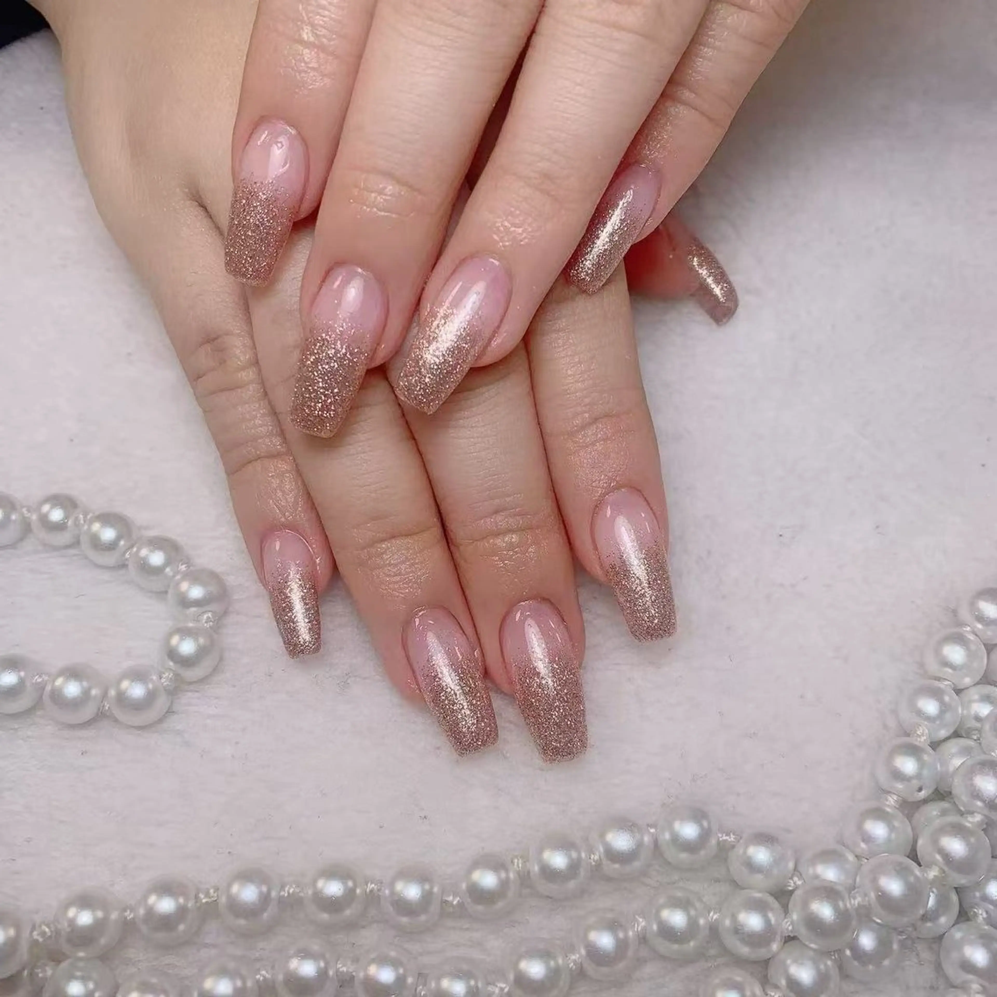 自爪ちゅるんとワンカラー/ラメグラデーションの写真