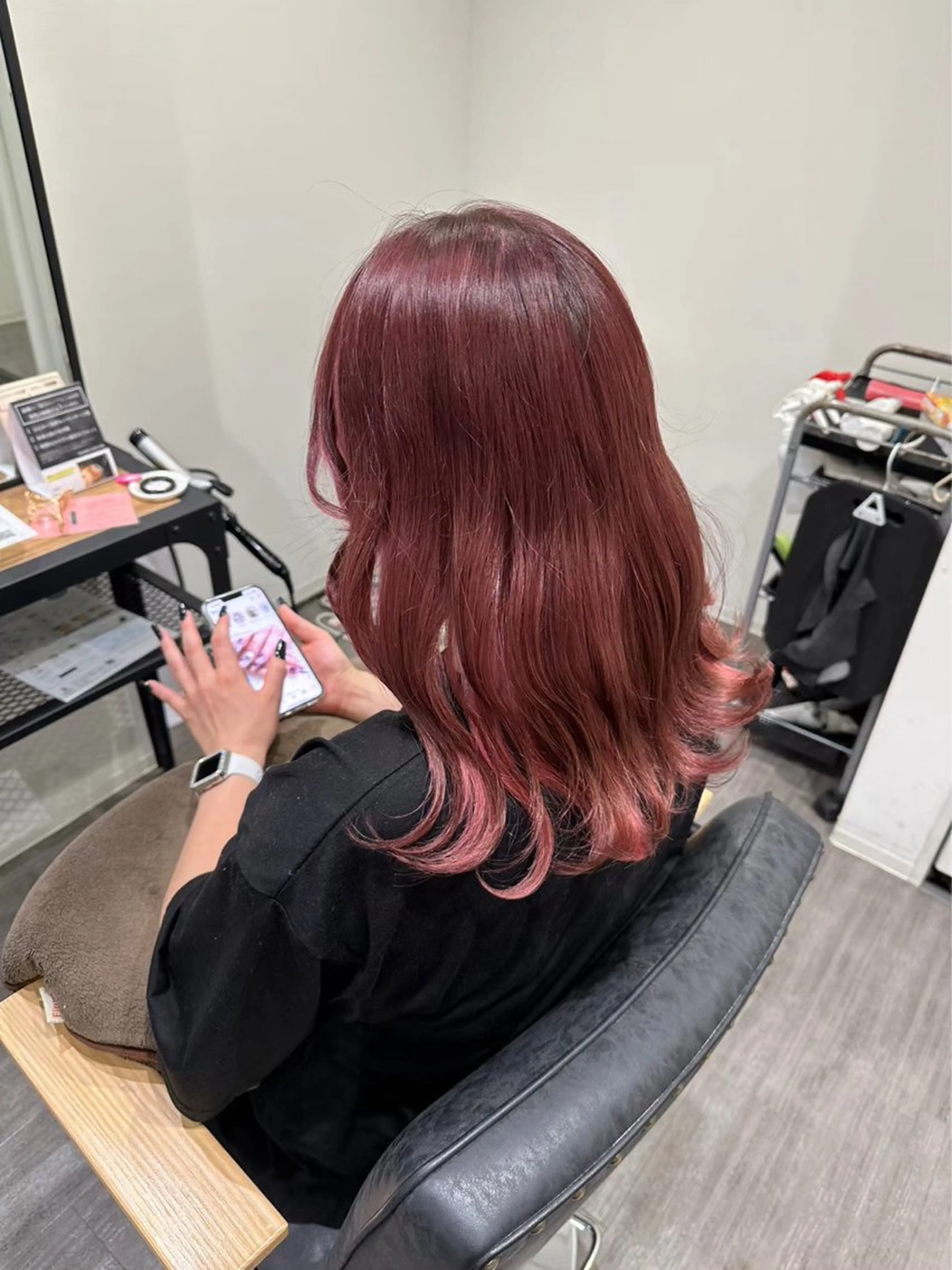 セミロング カラー カシス ピンクカラー cocotte🫧 絹村 琴美のヘアスタイル