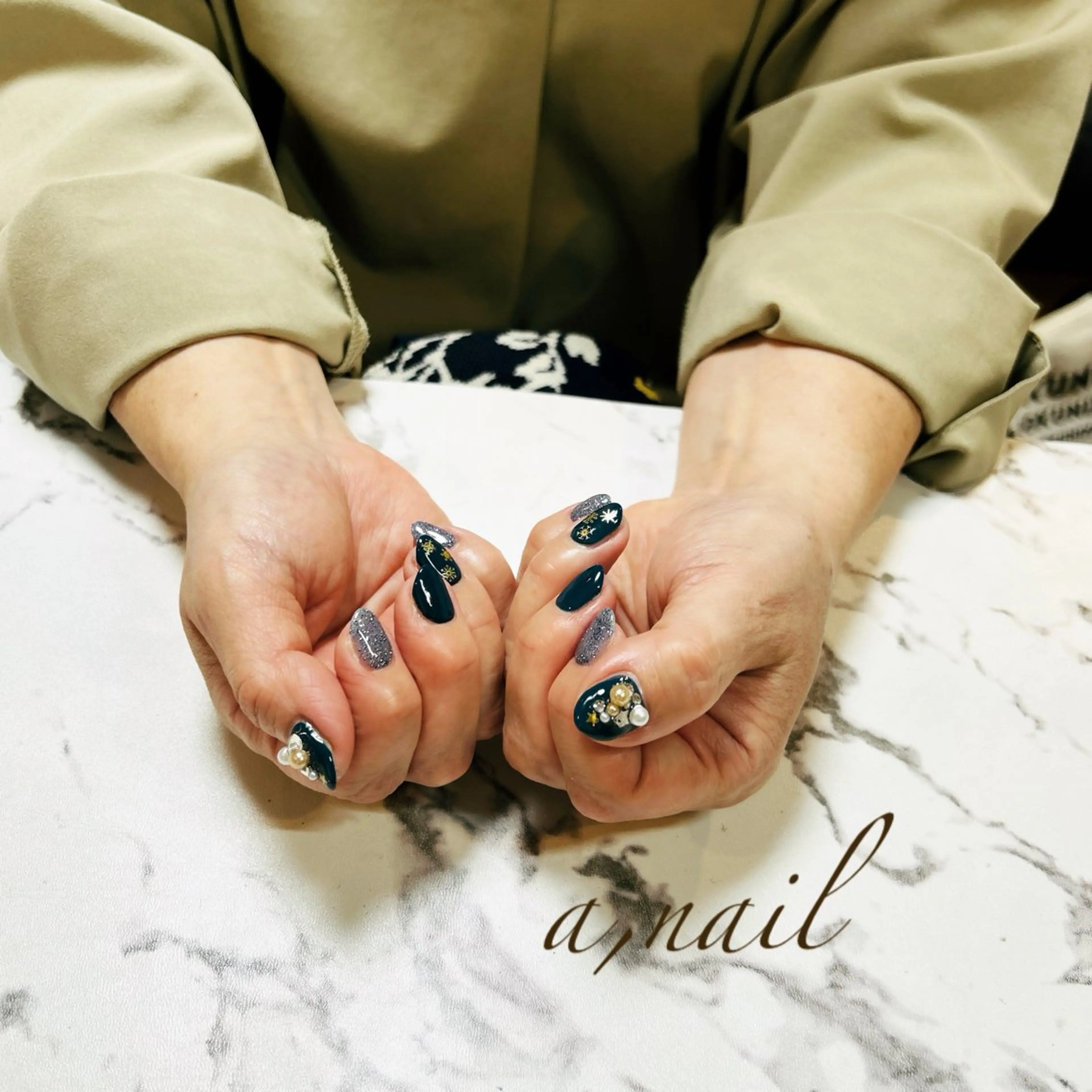 ネイル フラッシュネイル キラキラネイル 冬ネイル クリスマス ハンドネイル ネイルサロン エーネイルのネイルデザイン